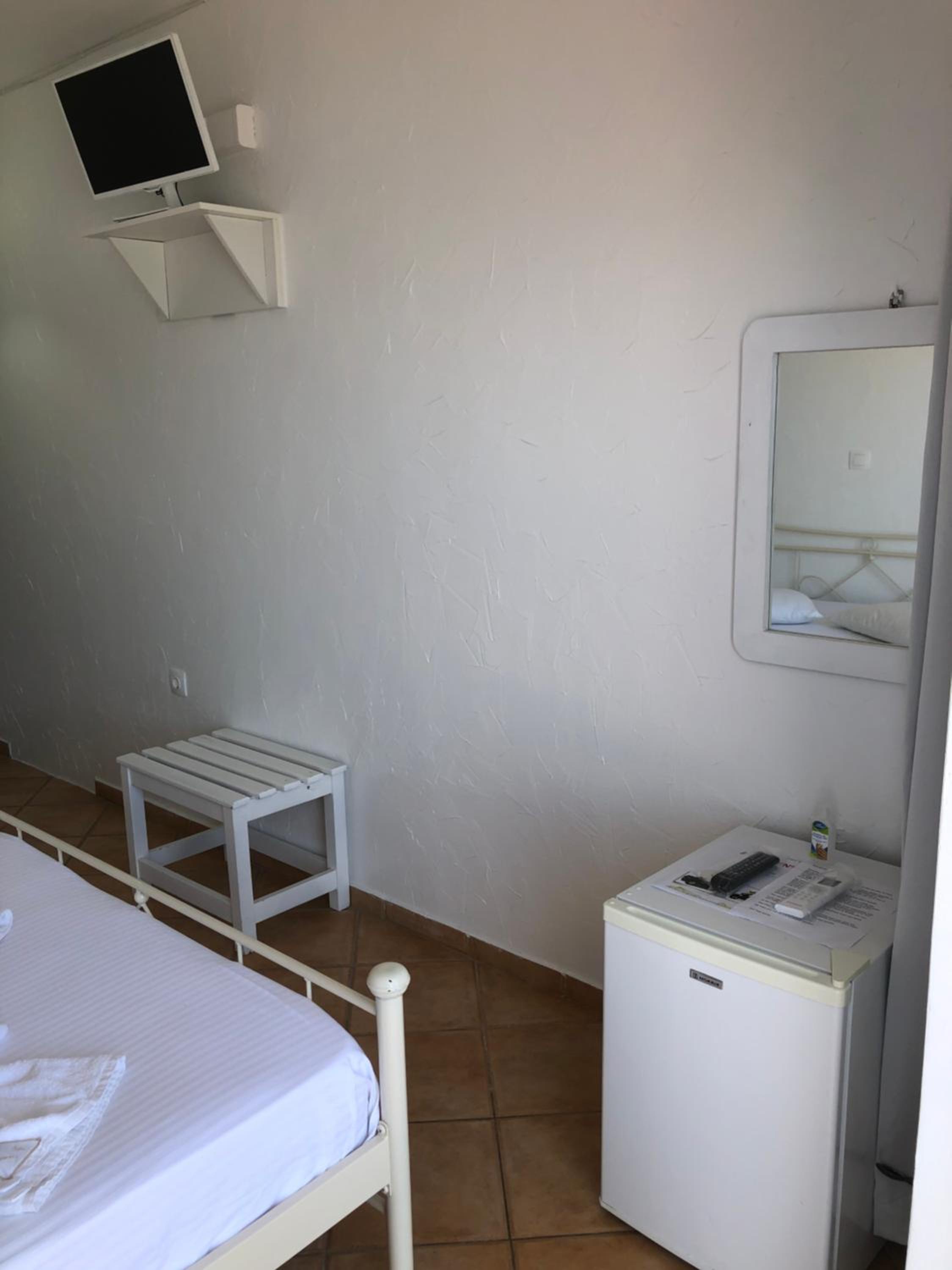 Budget Double Room - Photo 6