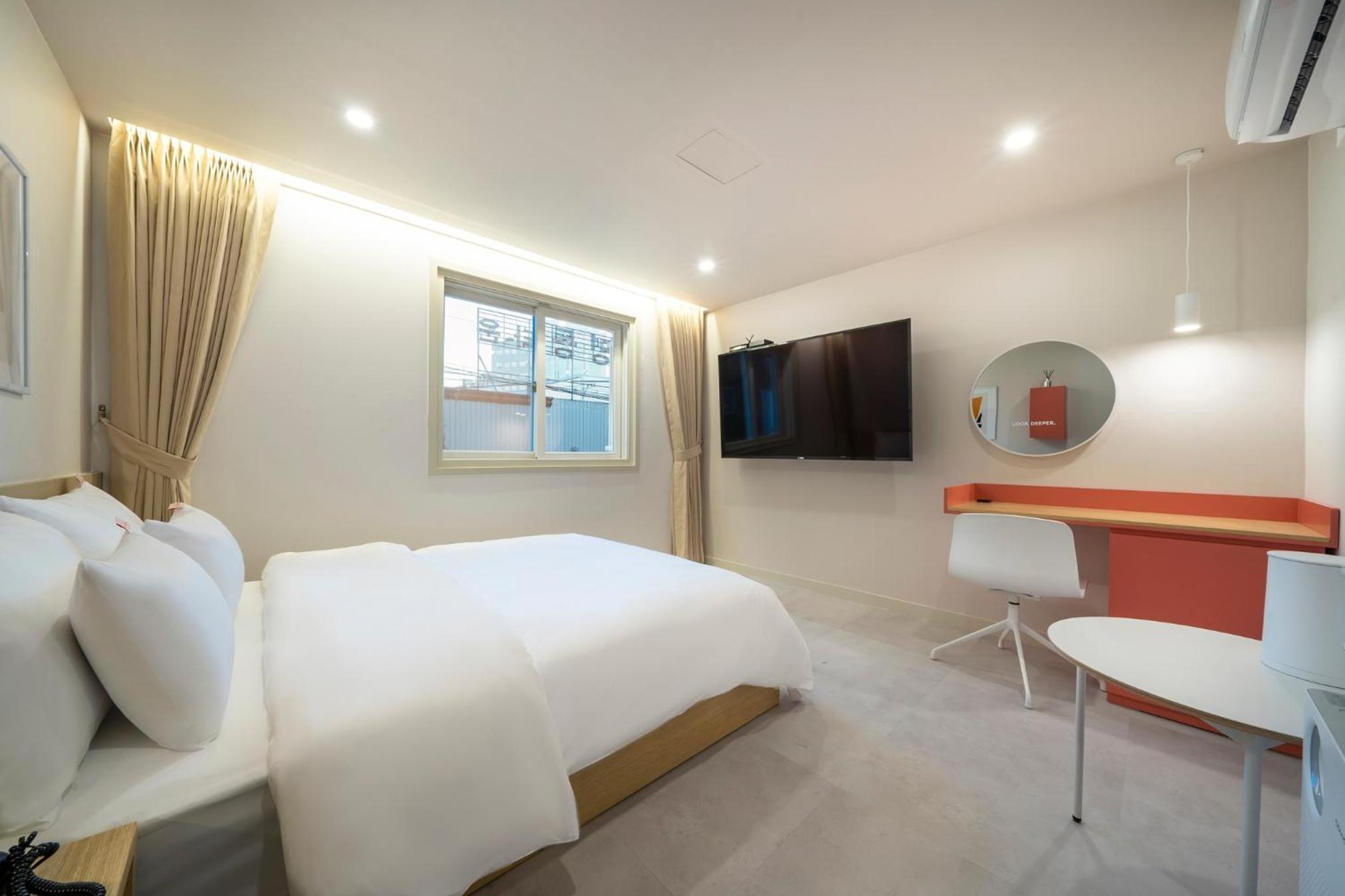 Standard Double Room - Photo 9