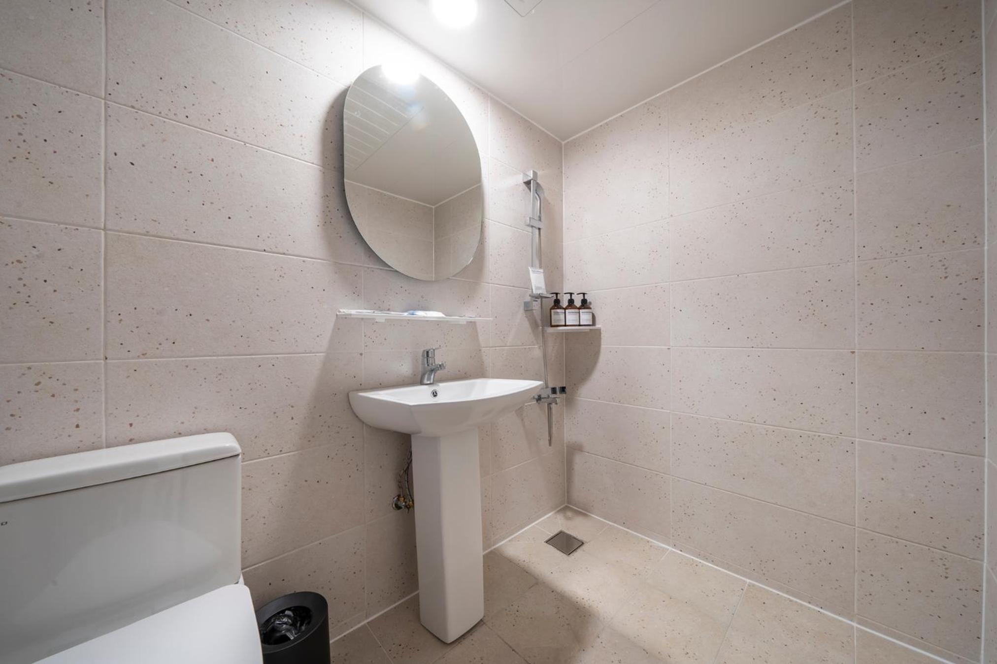 Standard Double Room - Photo 6