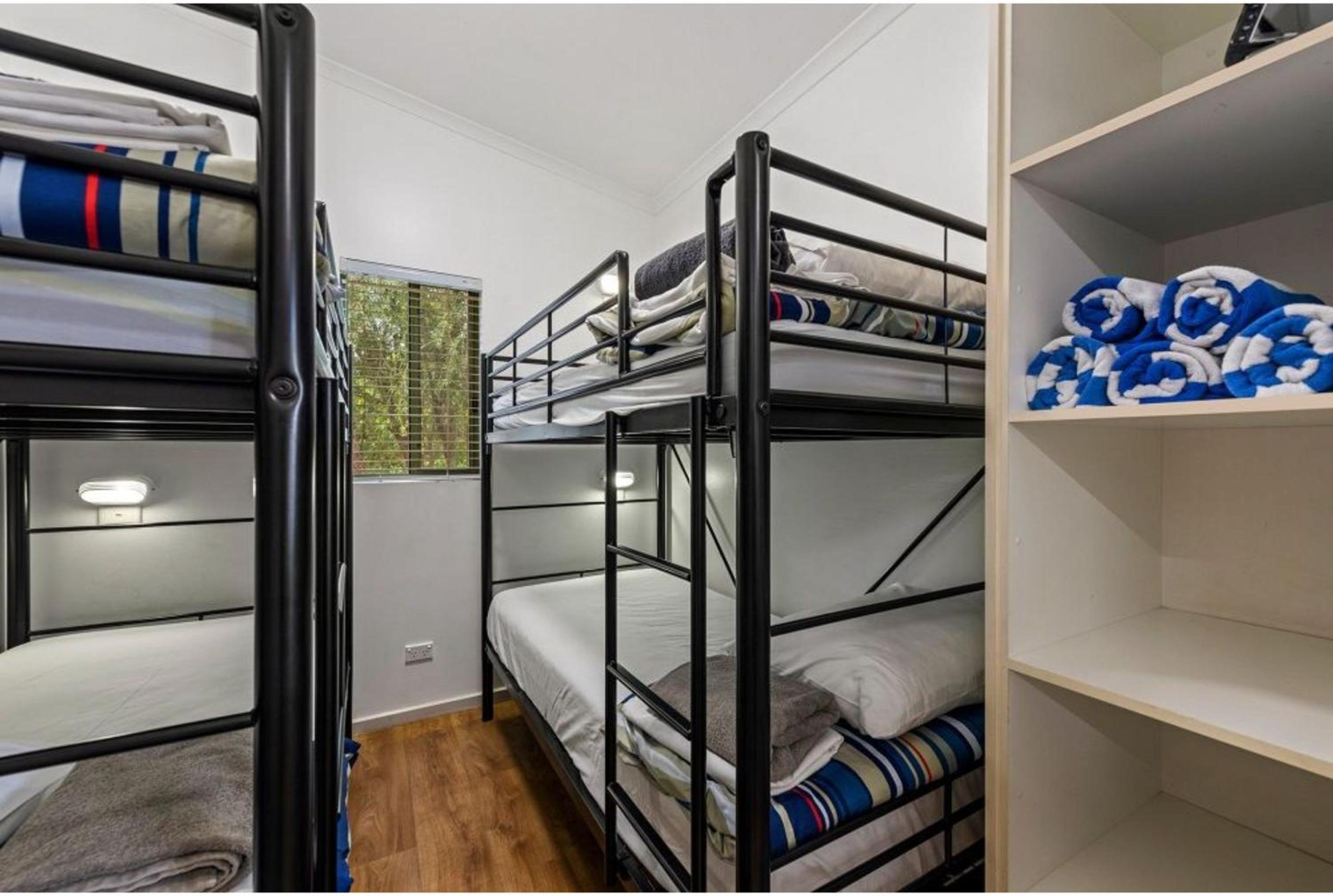 Standard One-Bedroom Cabin - Photo 4