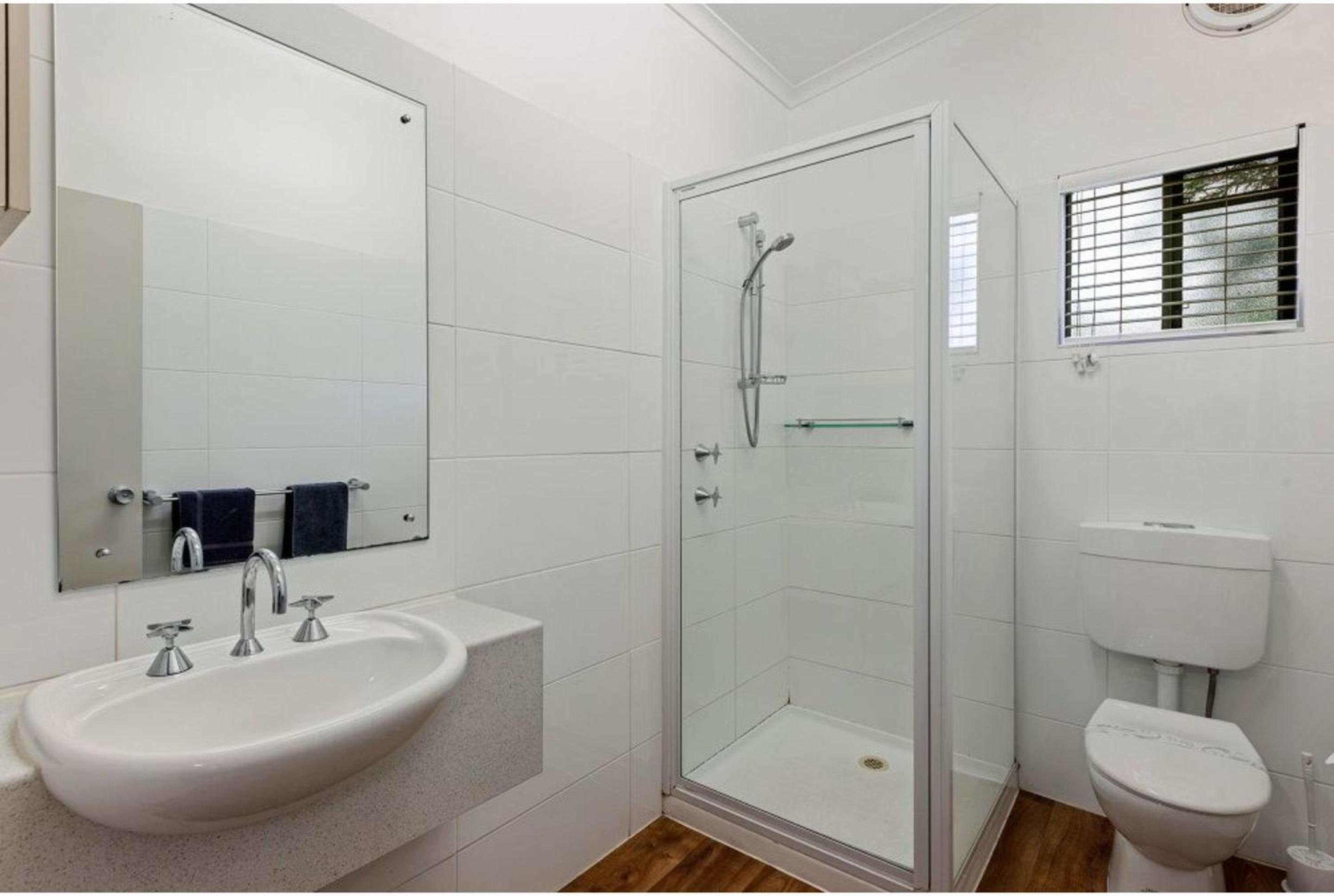 Standard One-Bedroom Cabin - Photo 3