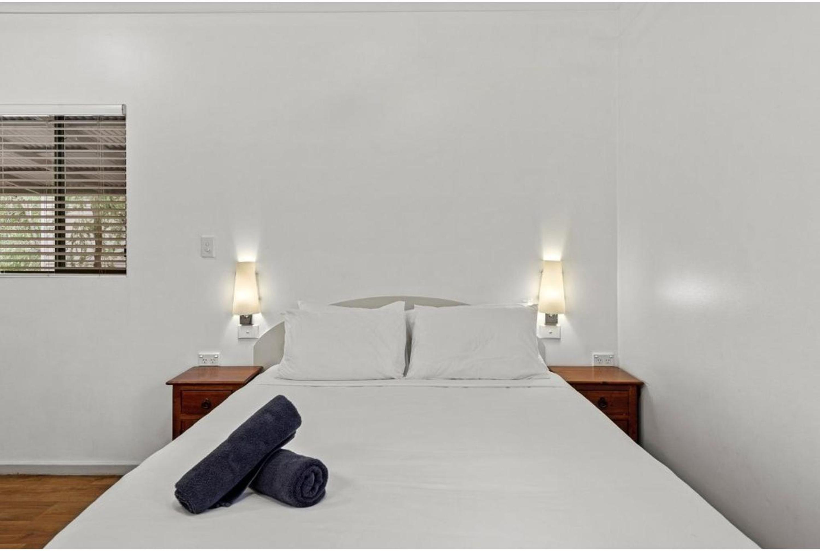 Standard One-Bedroom Cabin - Photo 5