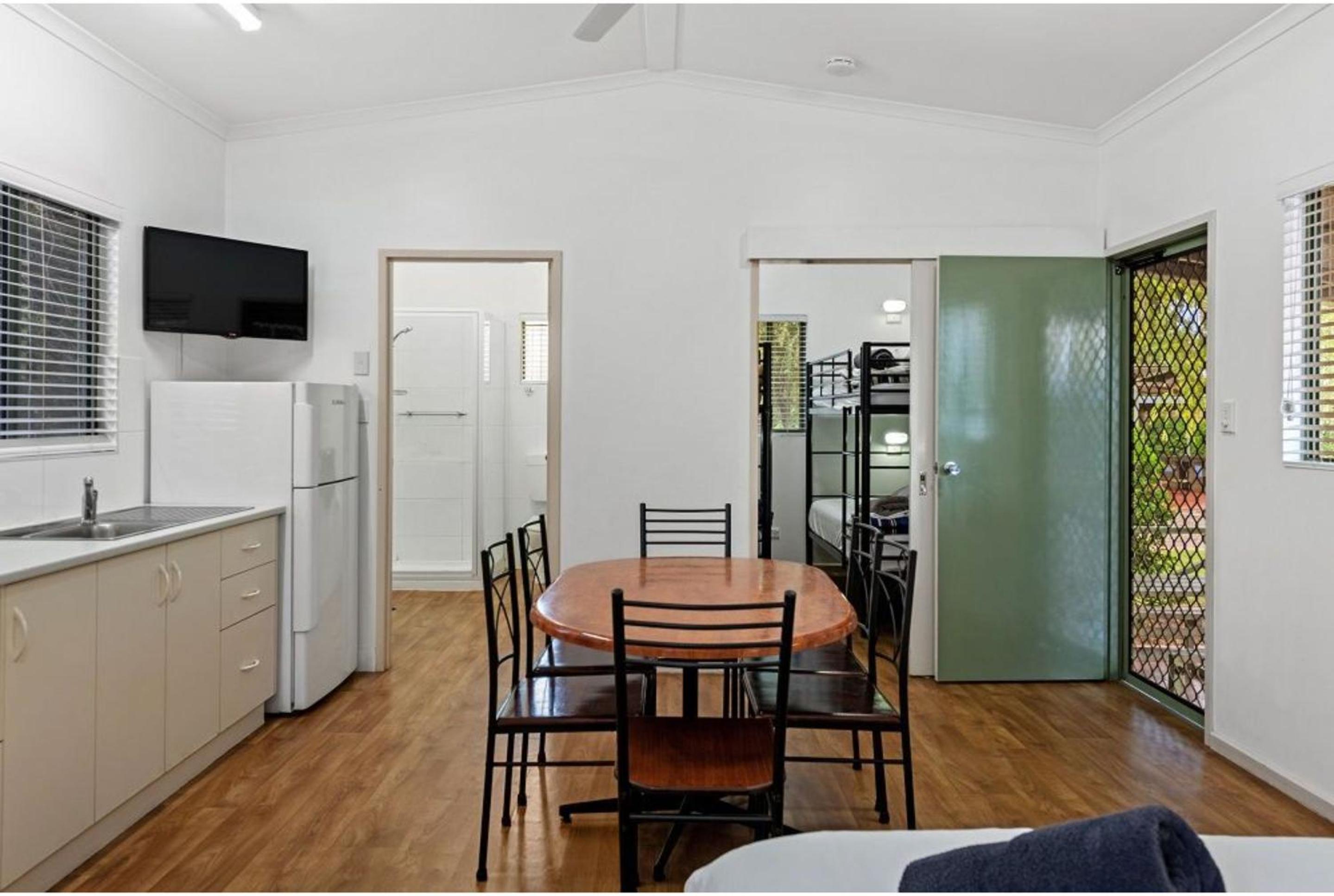Standard One-Bedroom Cabin - Photo 6
