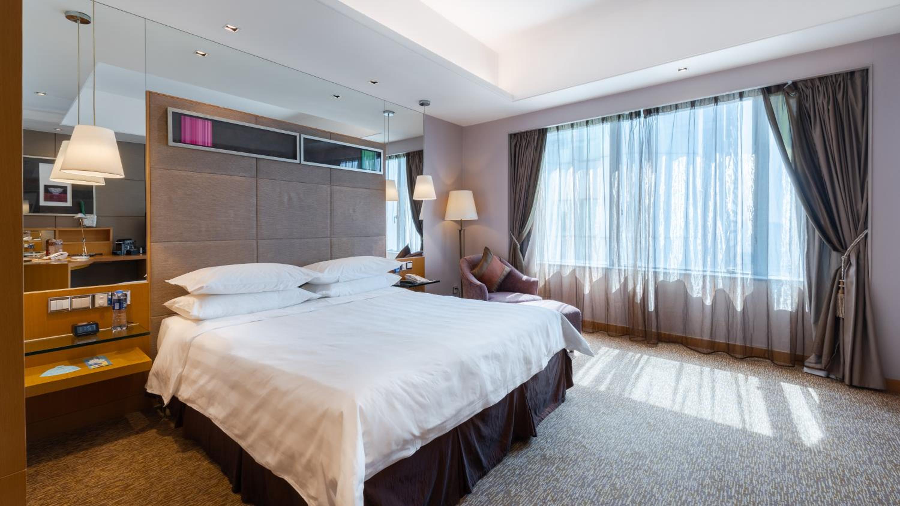 Pacific Club King Room photo 1