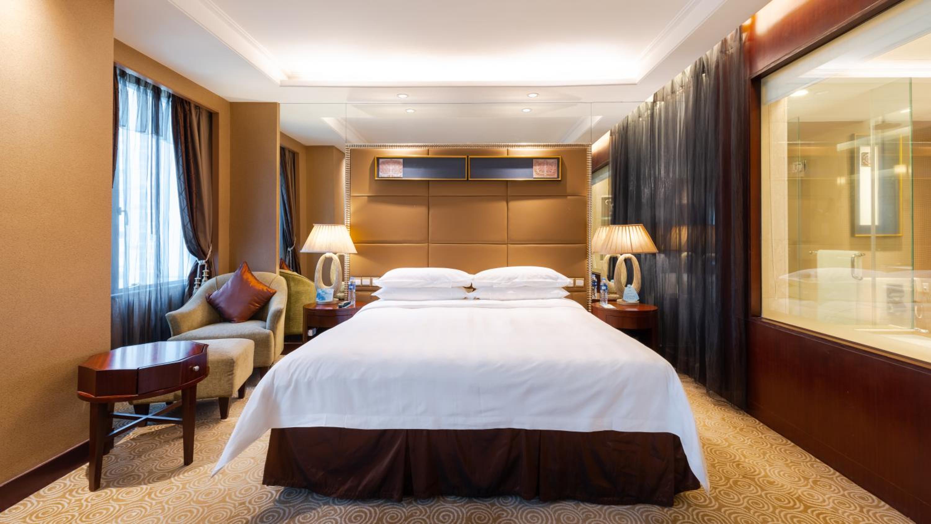 Deluxe King Room photo 2