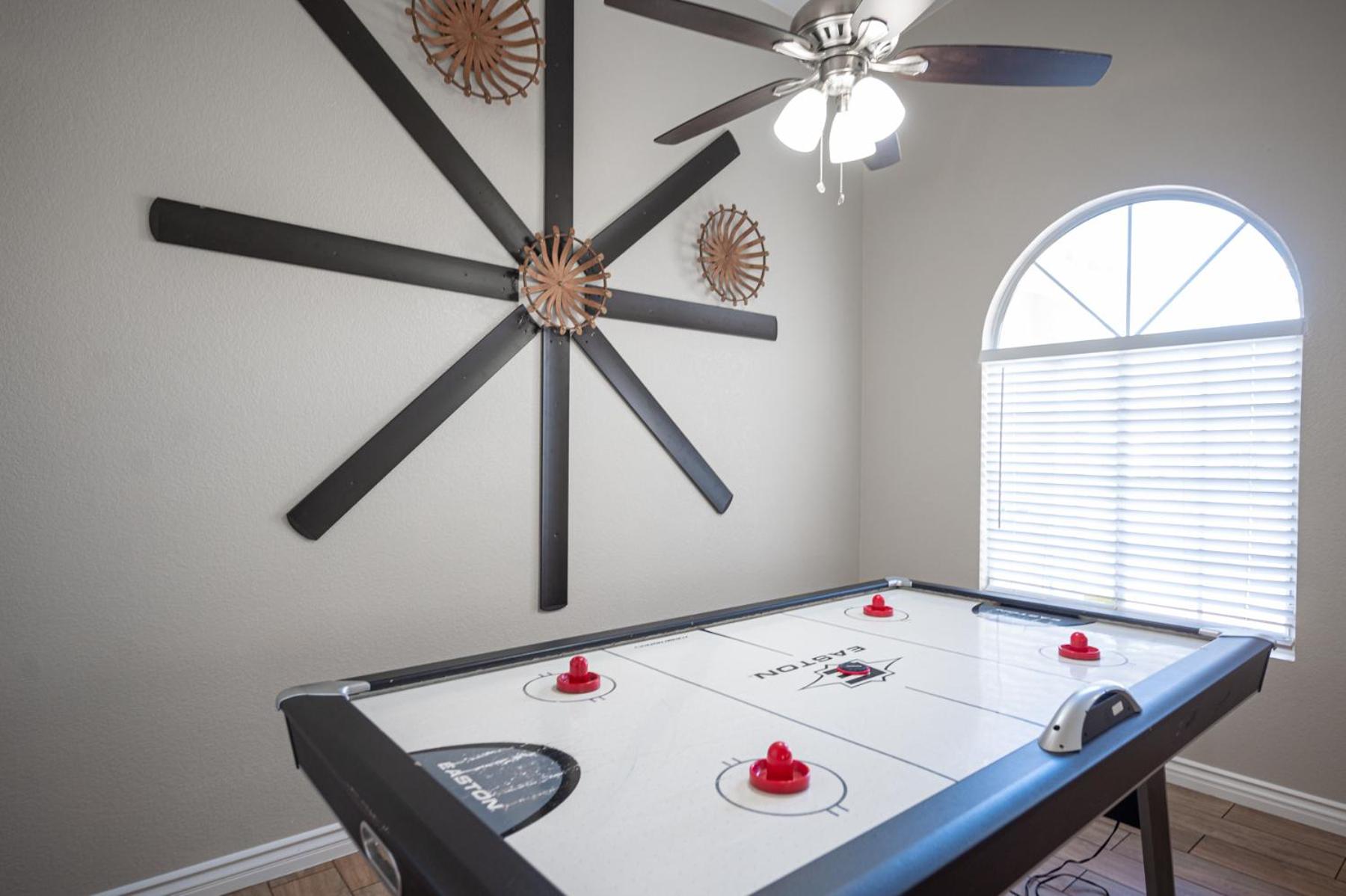 Four-Bedroom House - Photo 18