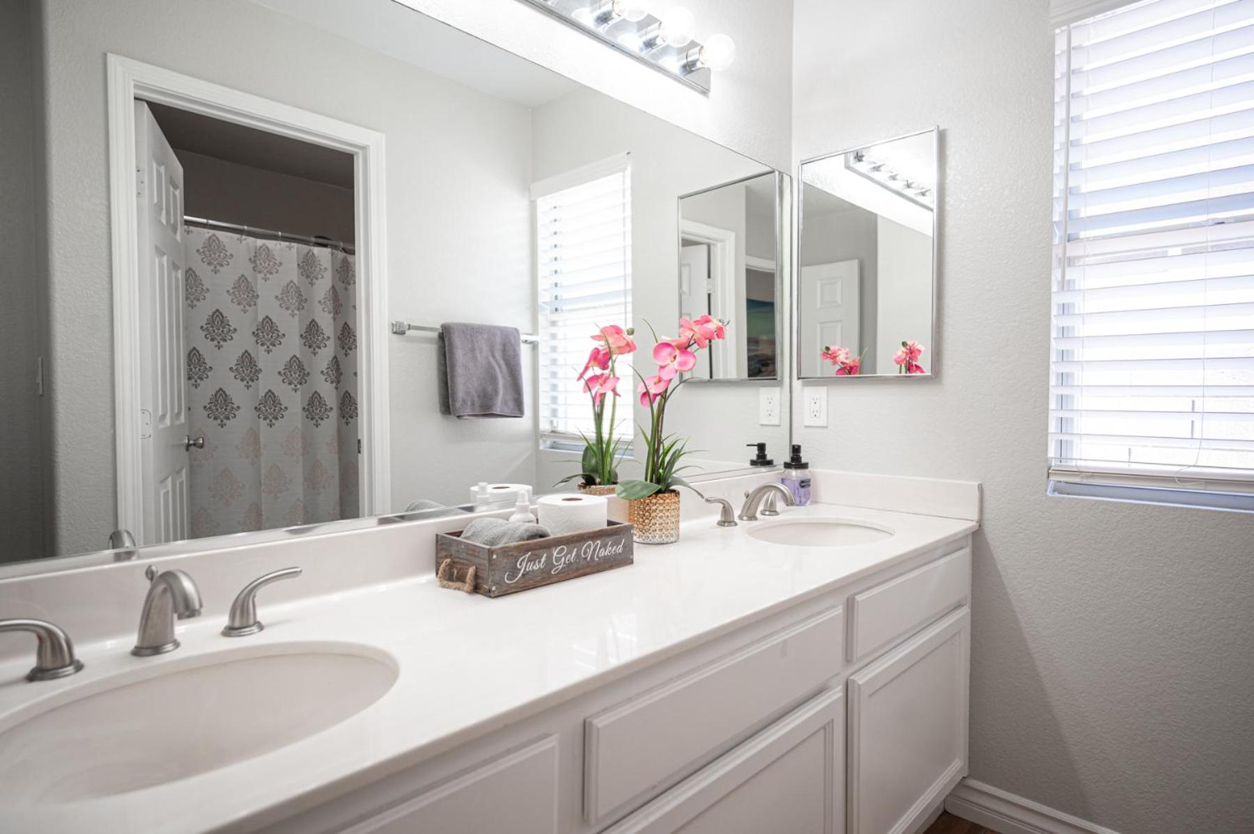 Four-Bedroom House - Photo 10