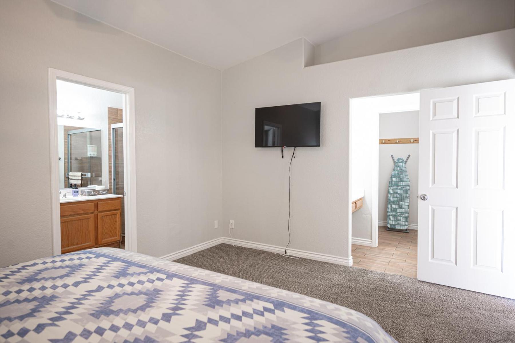 Four-Bedroom House - Photo 5