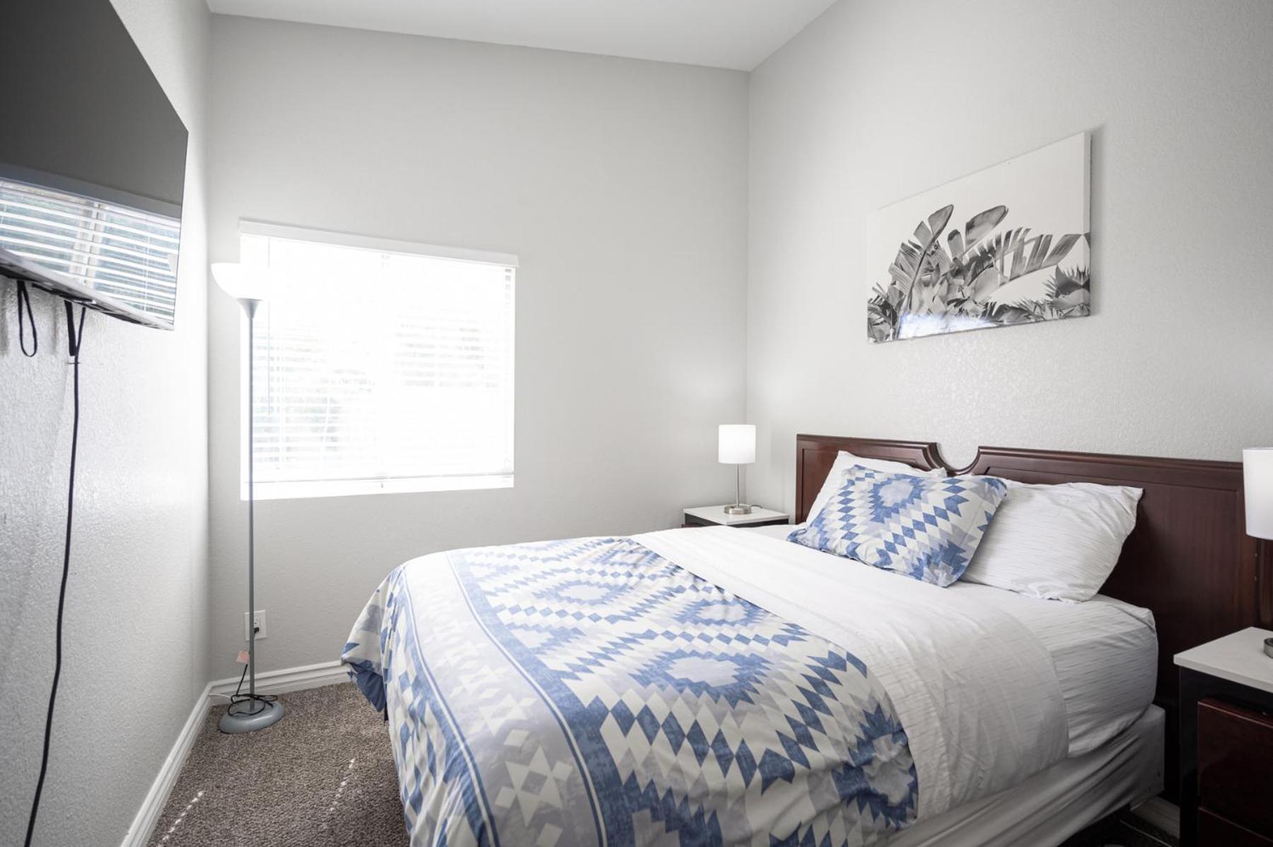 Four-Bedroom House - Photo 31