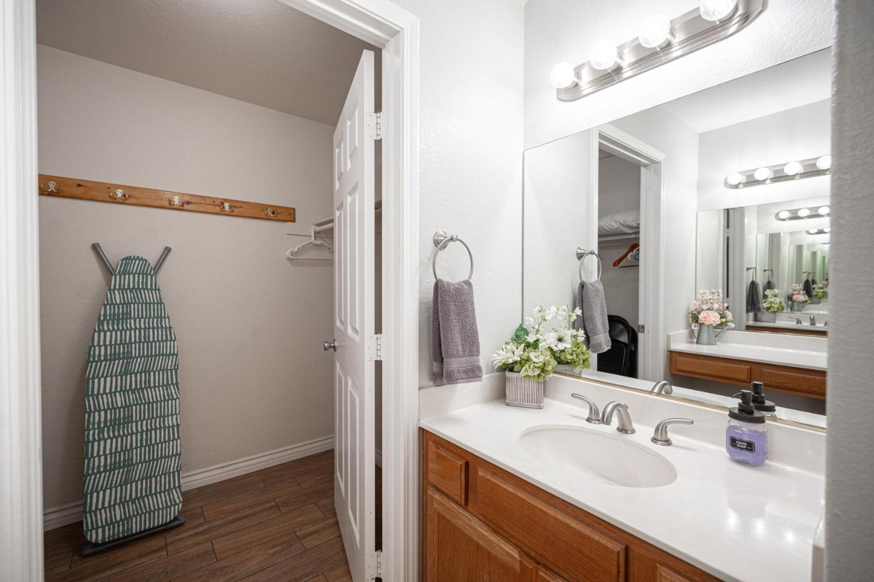 Four-Bedroom House - Photo 35