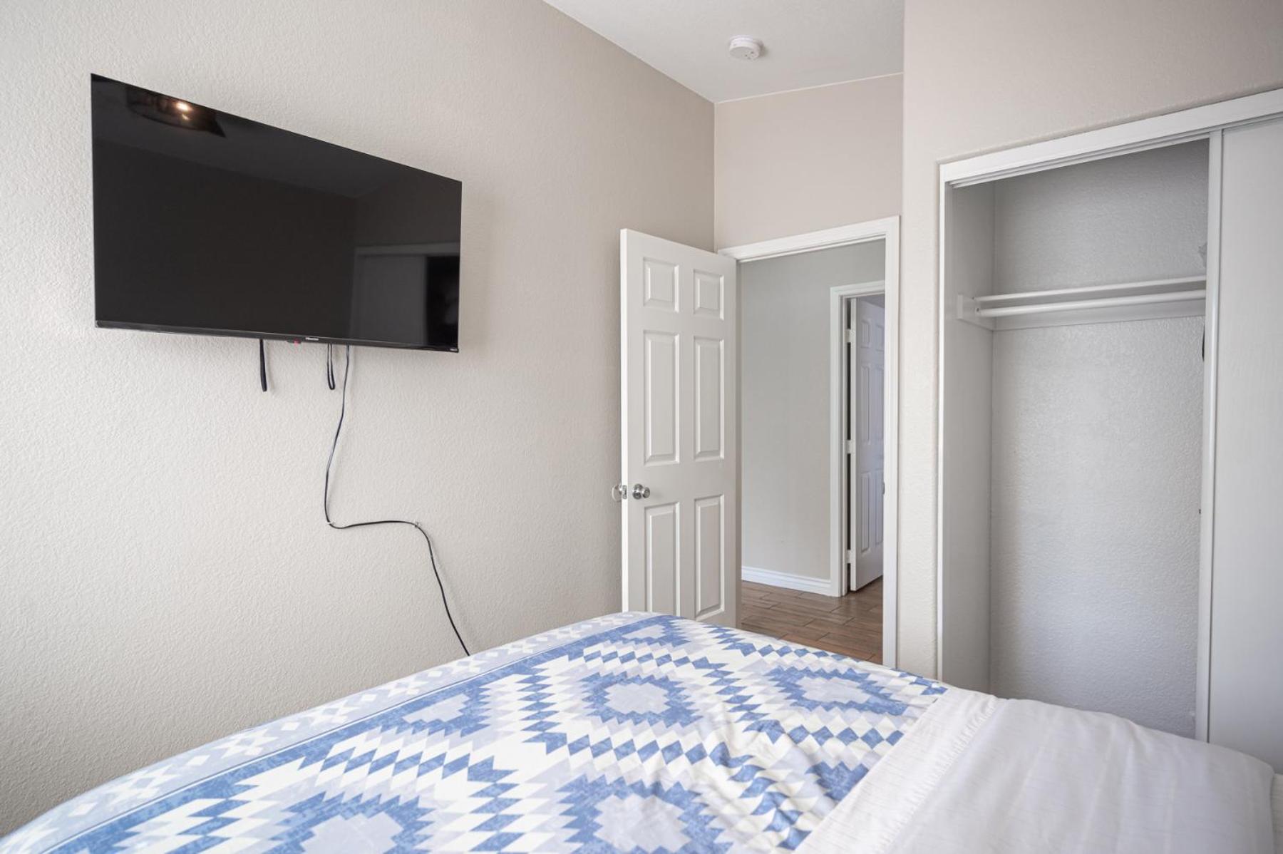 Four-Bedroom House - Photo 36