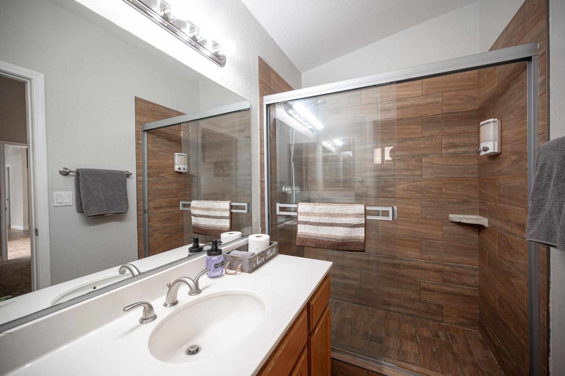 Four-Bedroom House - Photo 24