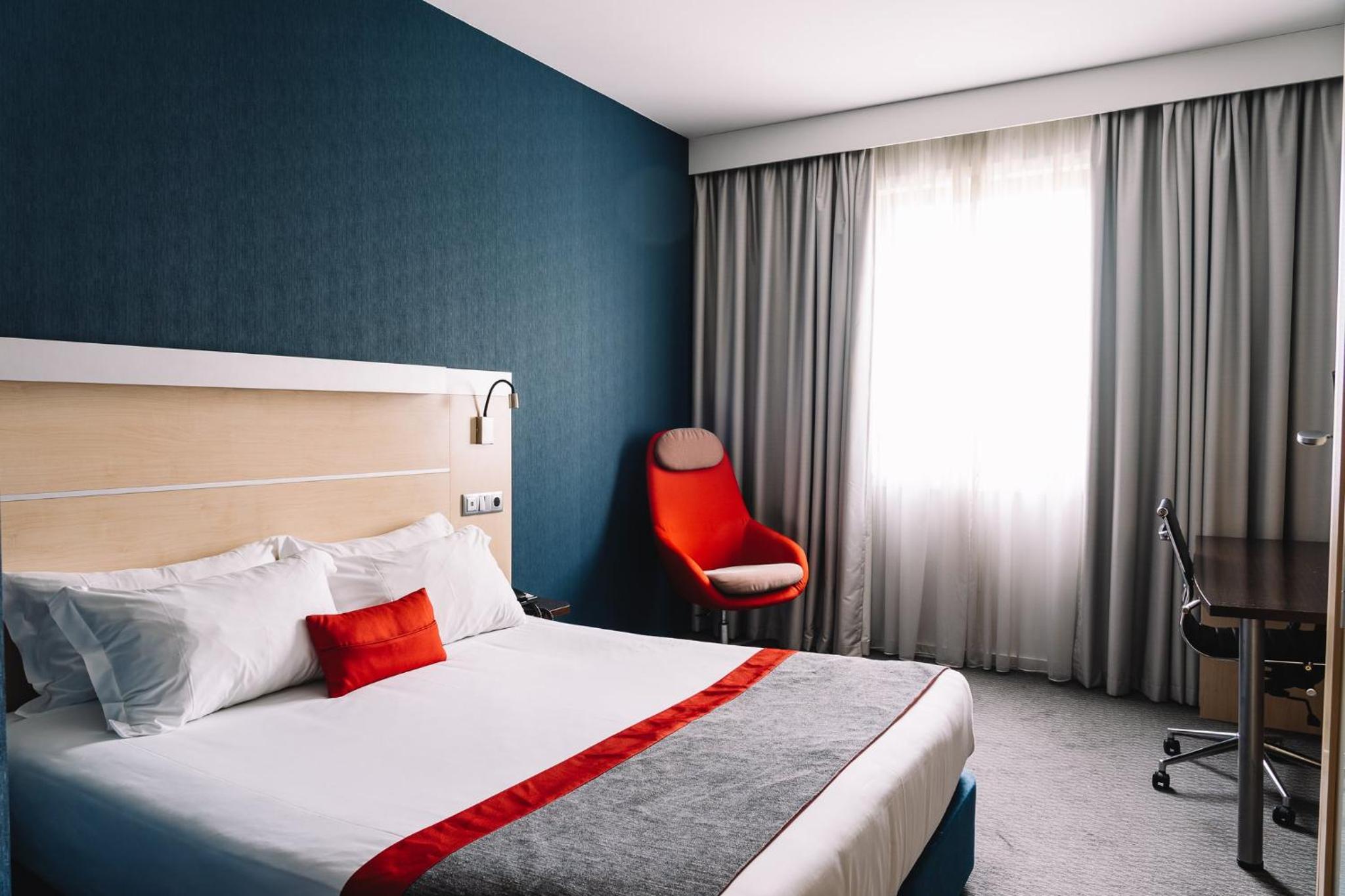 Standard Double Room with Free Breakfast - Photo 11