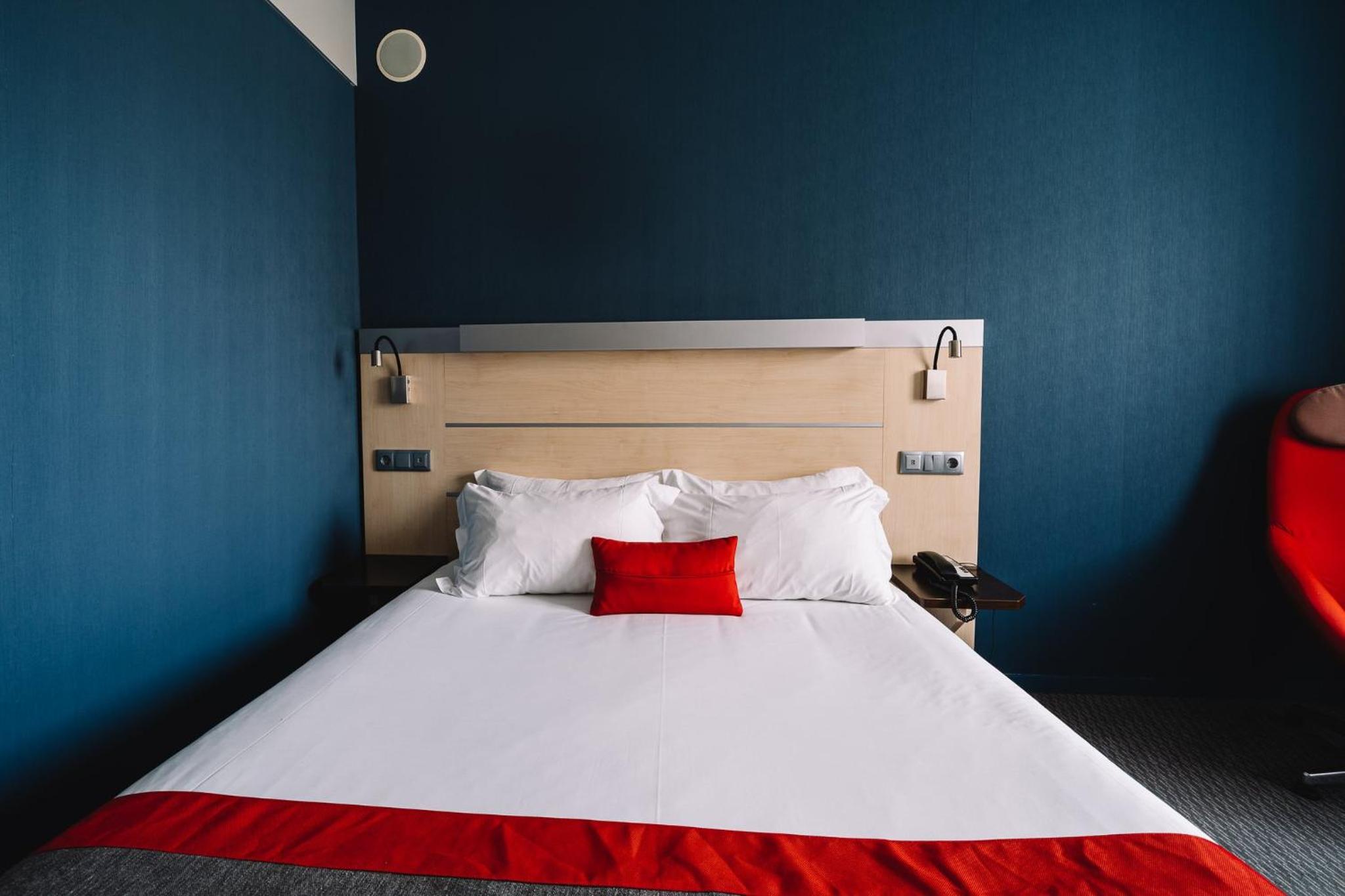 Standard Double Room with Free Breakfast - Photo 2