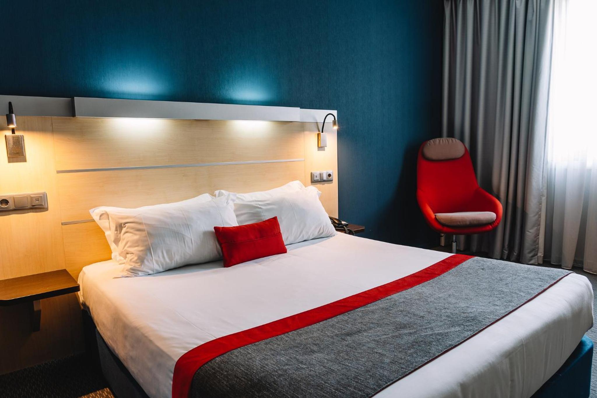Standard Double Room with Free Breakfast - Photo 13