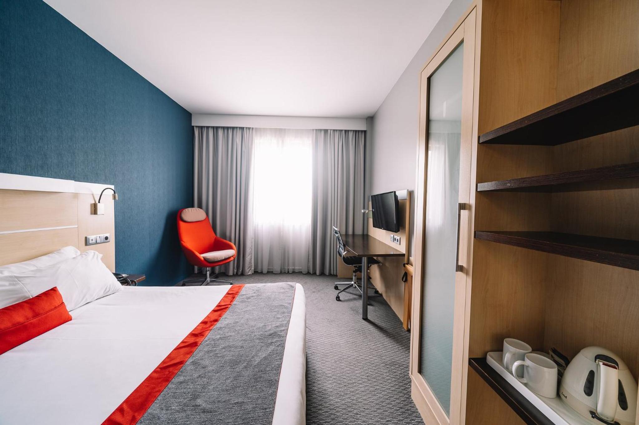 Standard Double Room with Free Breakfast - Photo 9