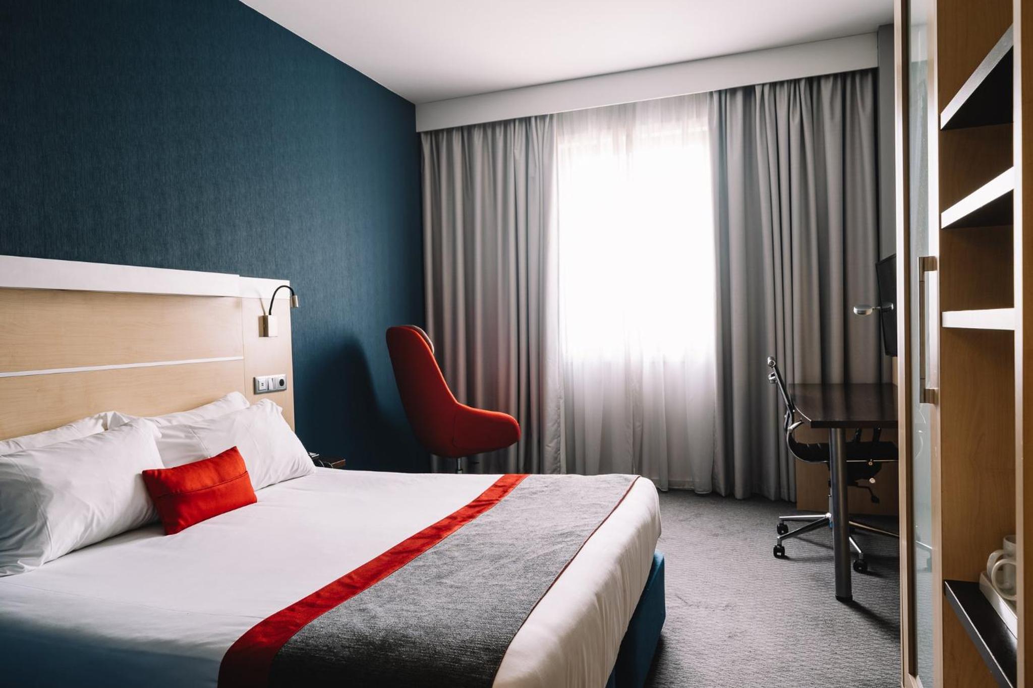 Standard Double Room with Free Breakfast - Photo 10