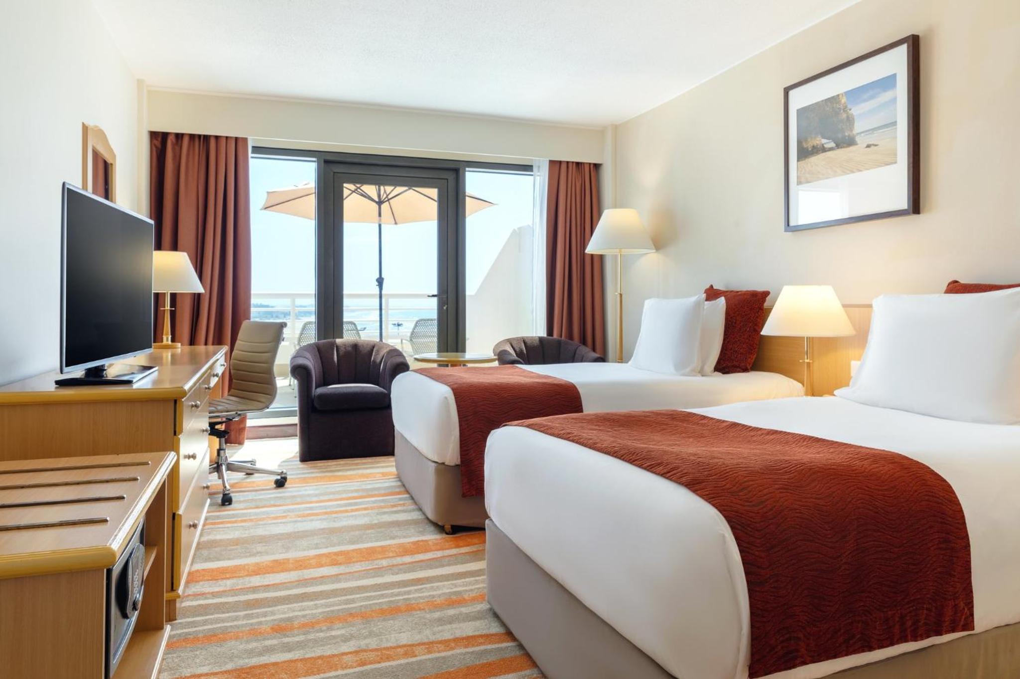 Twin Room with Sea View and Balcony - Photo 1