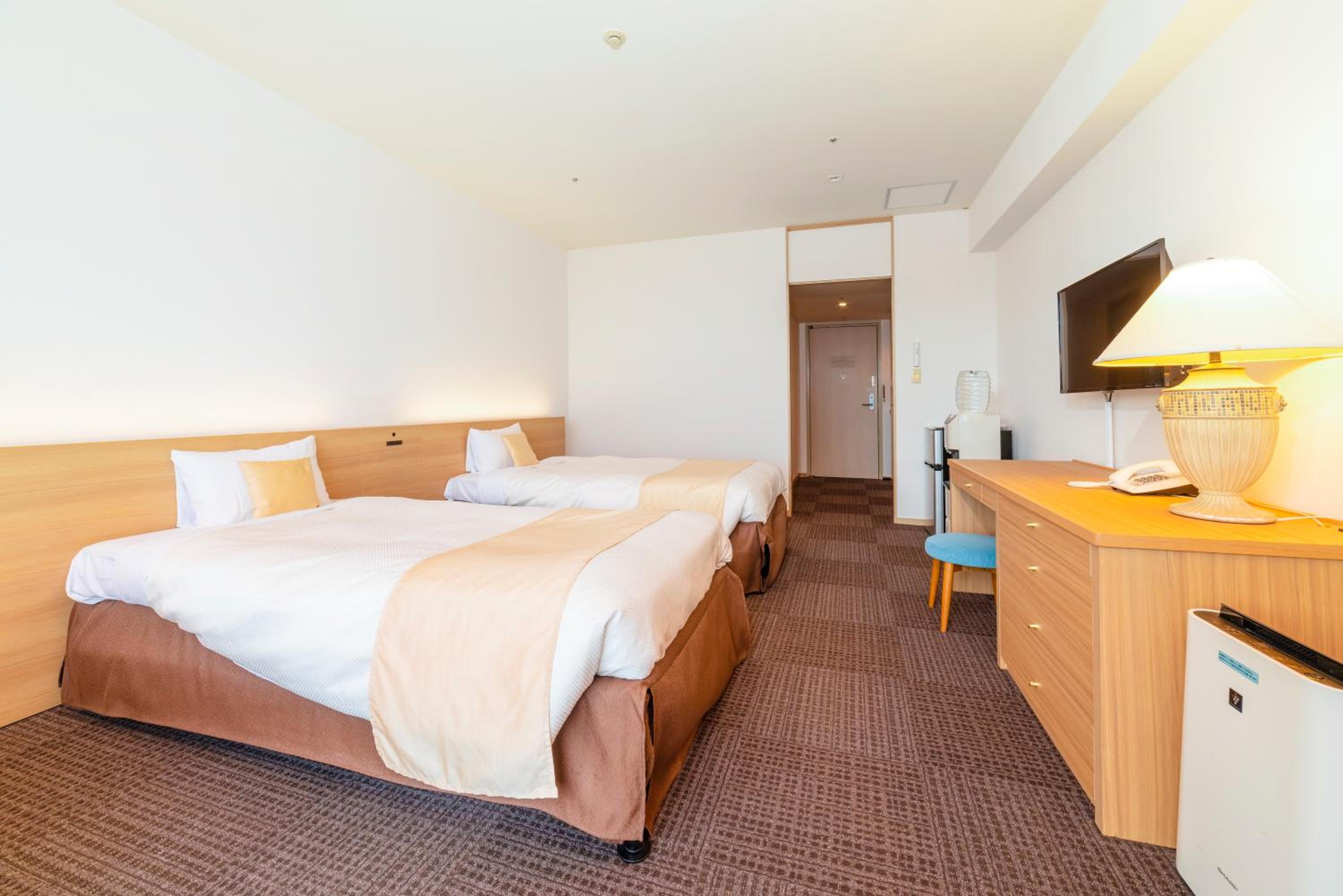 Twin Room - No View - Non-Smoking - Photo 4