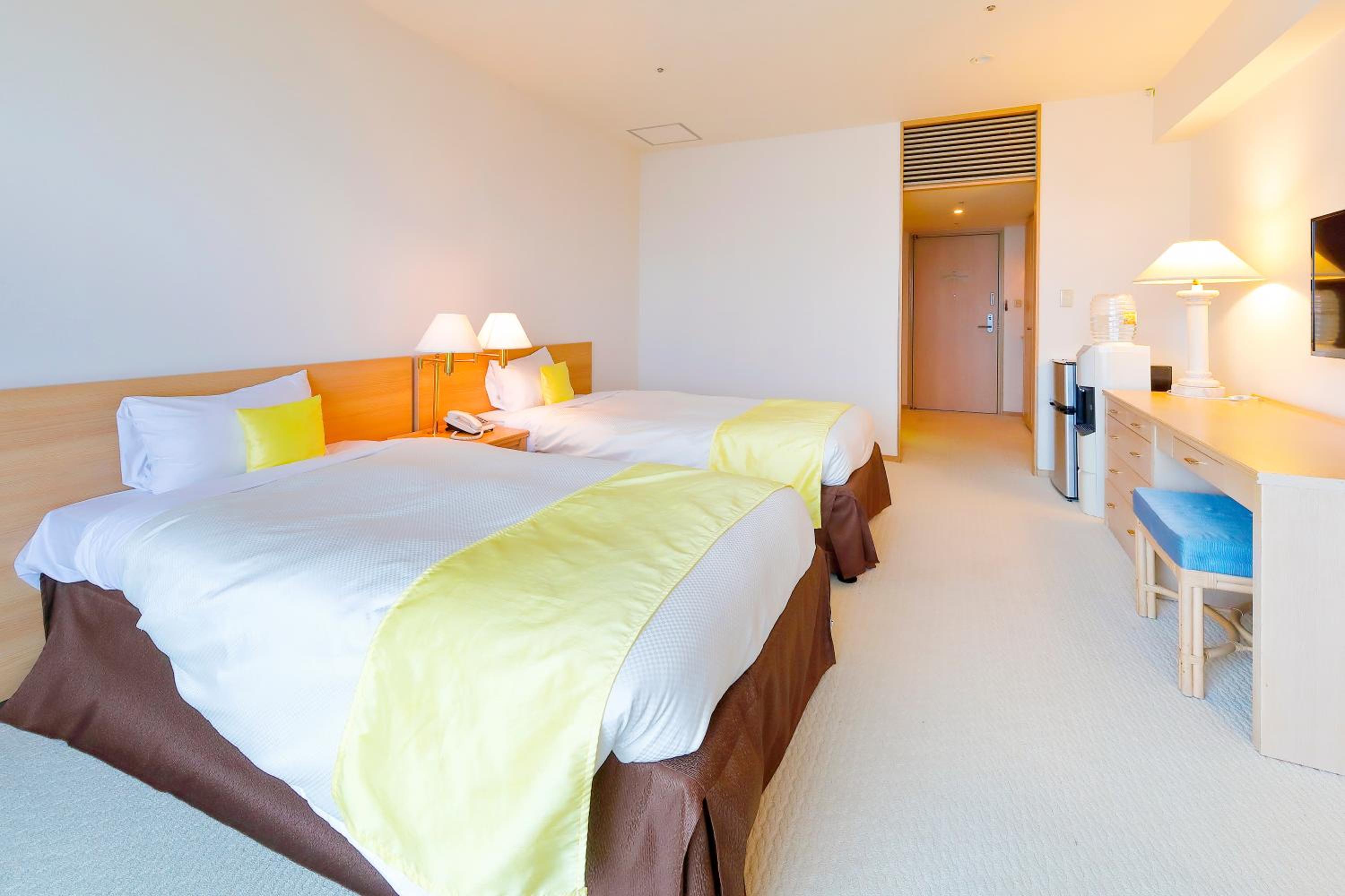 Twin Room - Non-Smoking - Photo 4