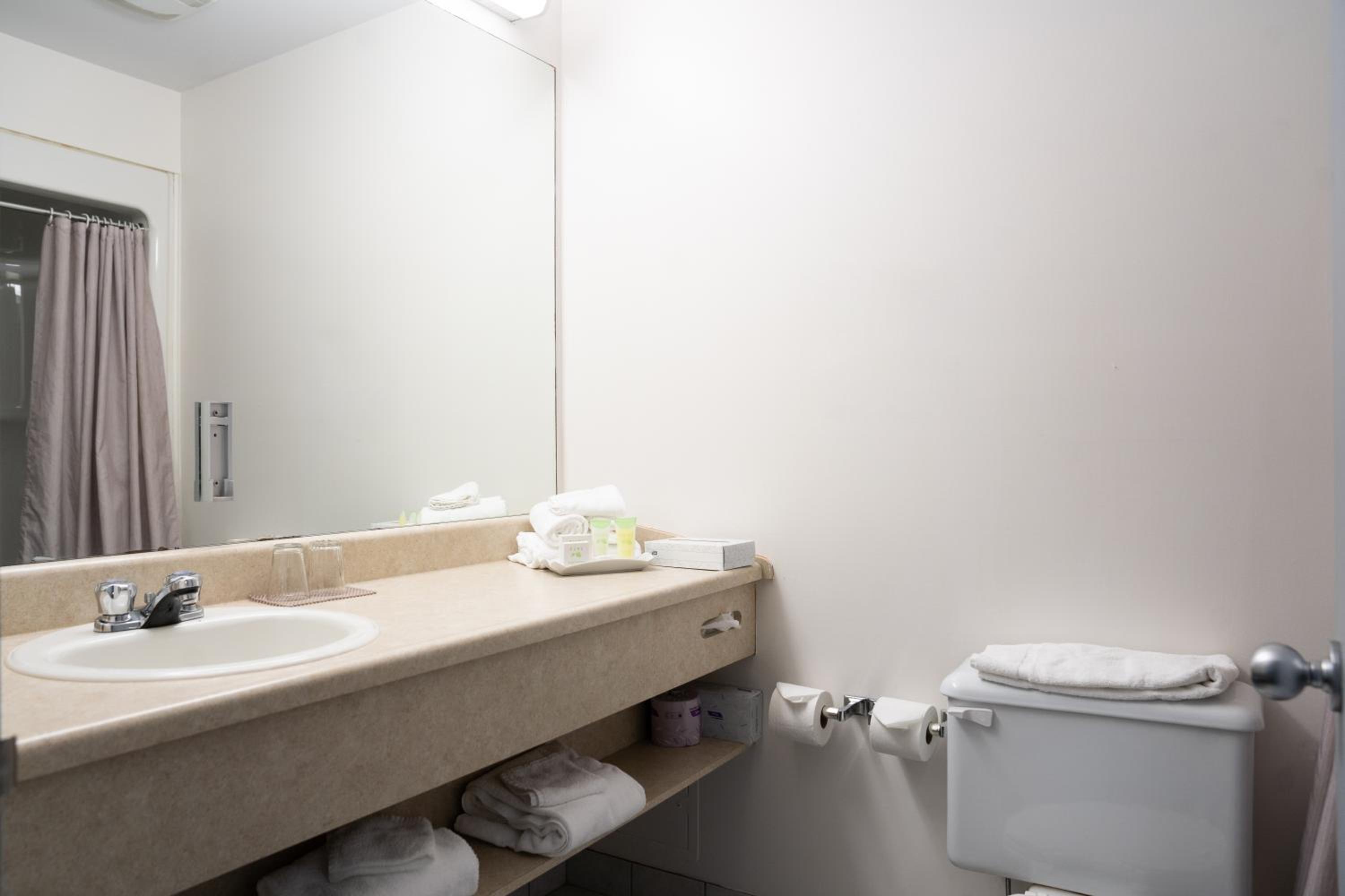 Queen Room - Photo 2