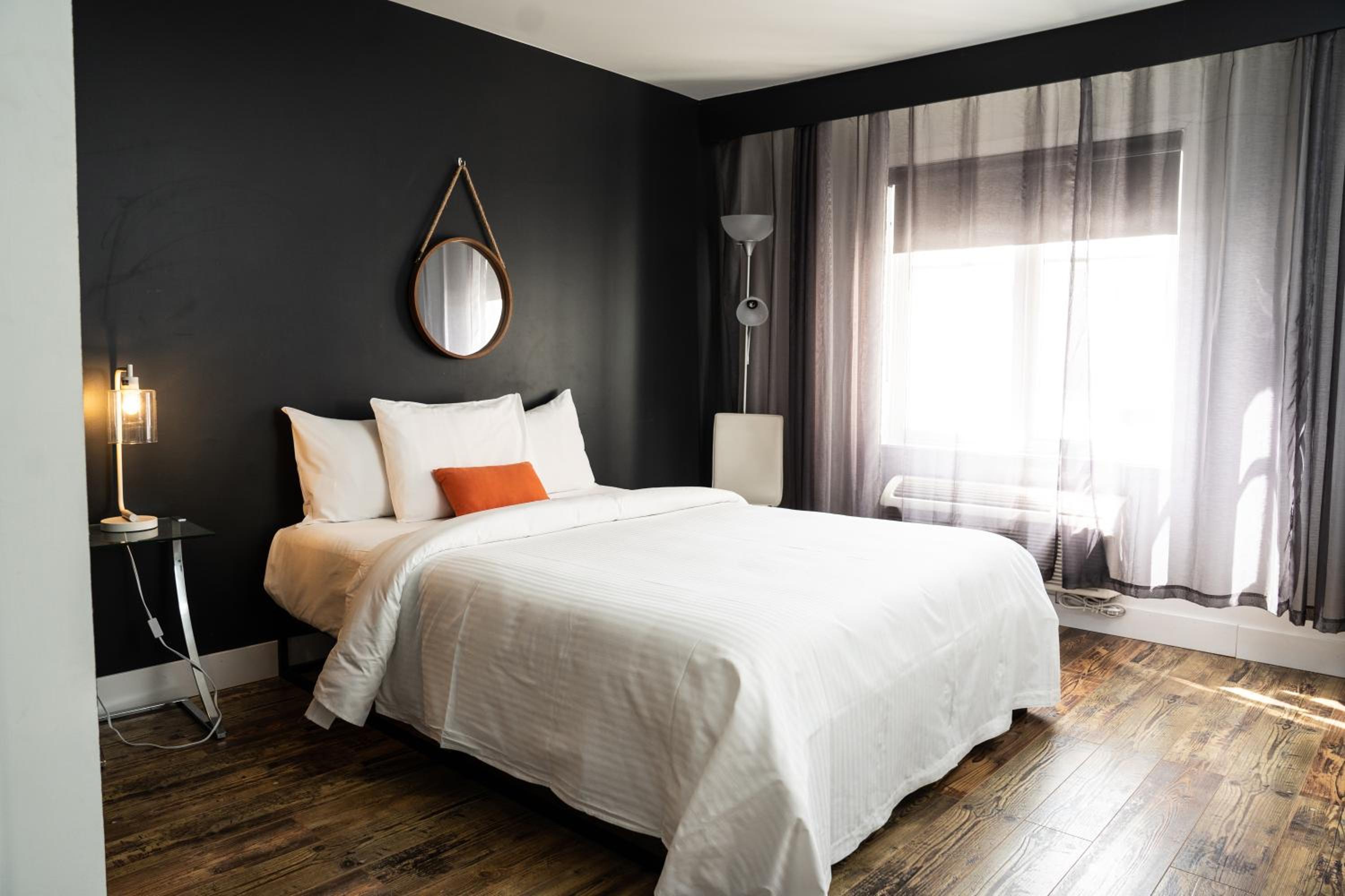 Queen Room - Photo 1