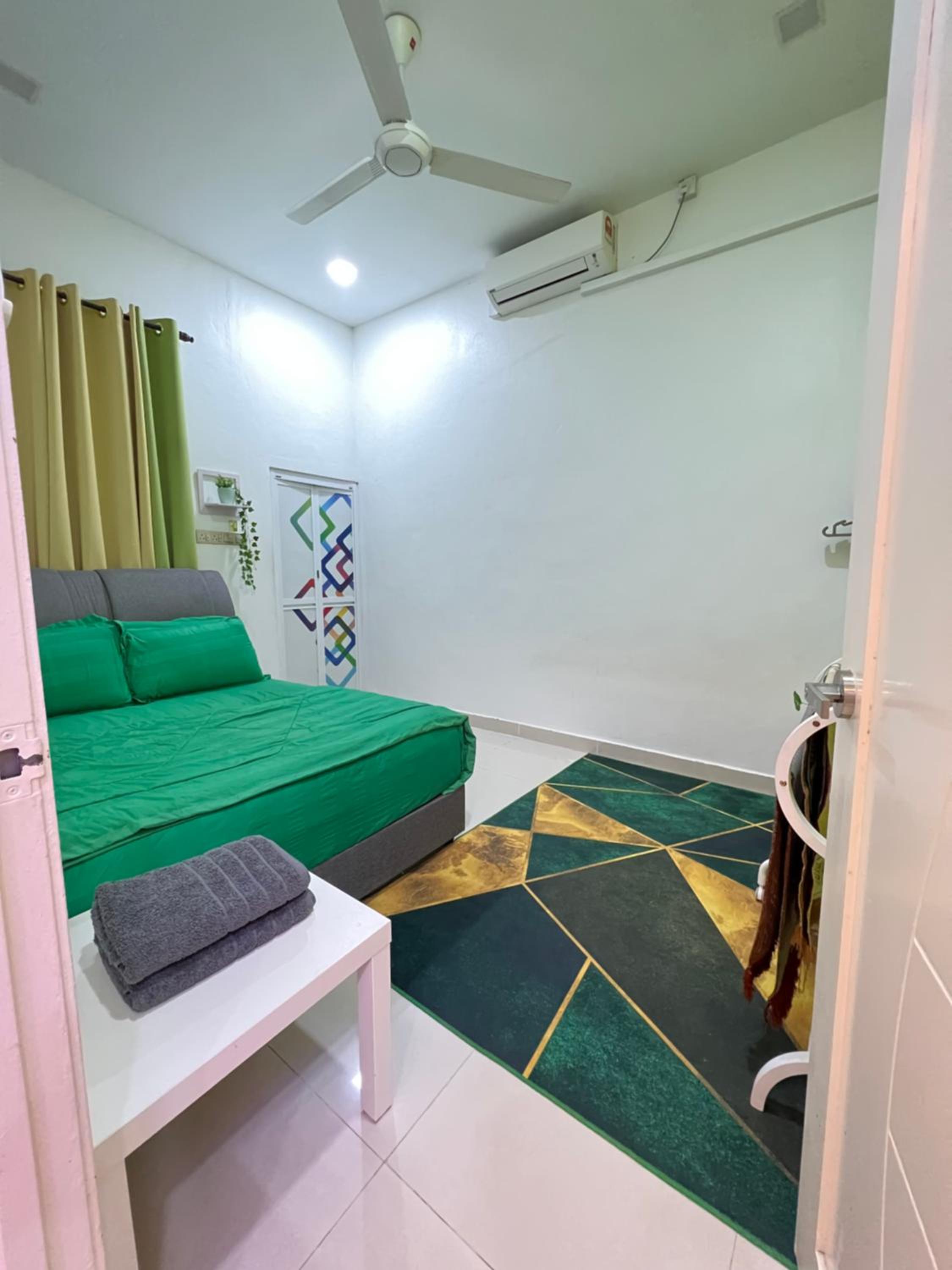Entire House with Three Bedroom  photo 2