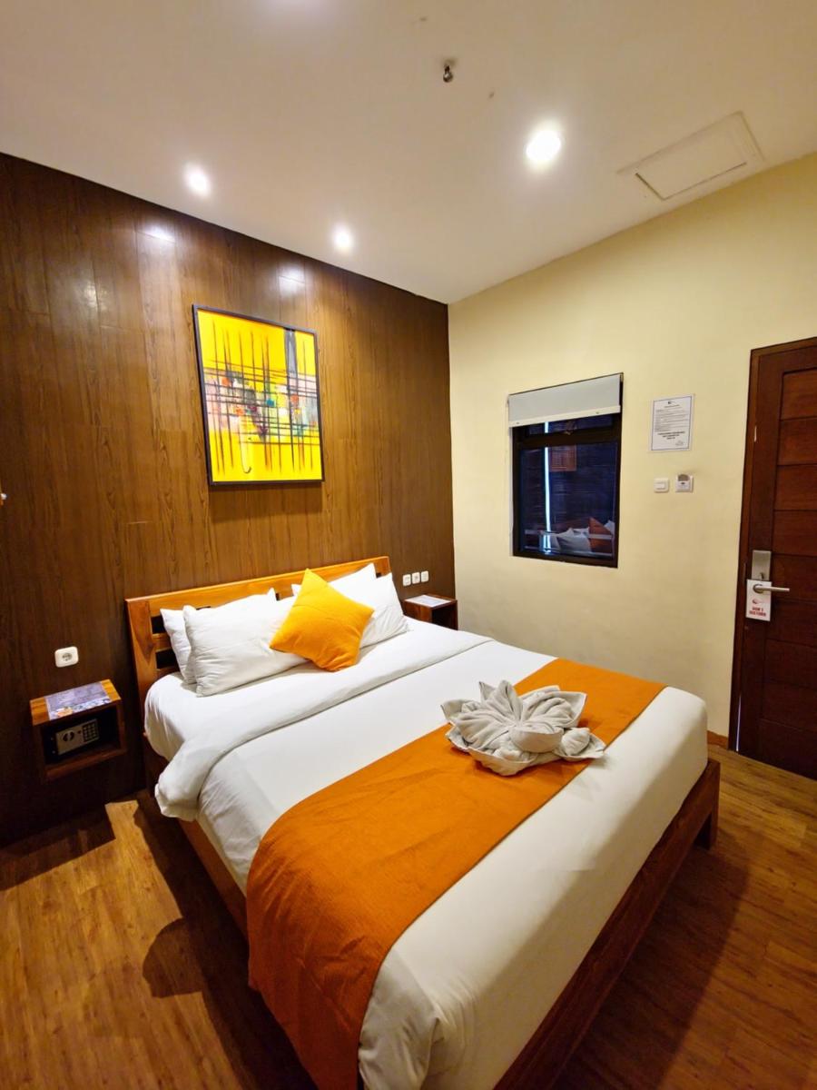 Standard Queen Room