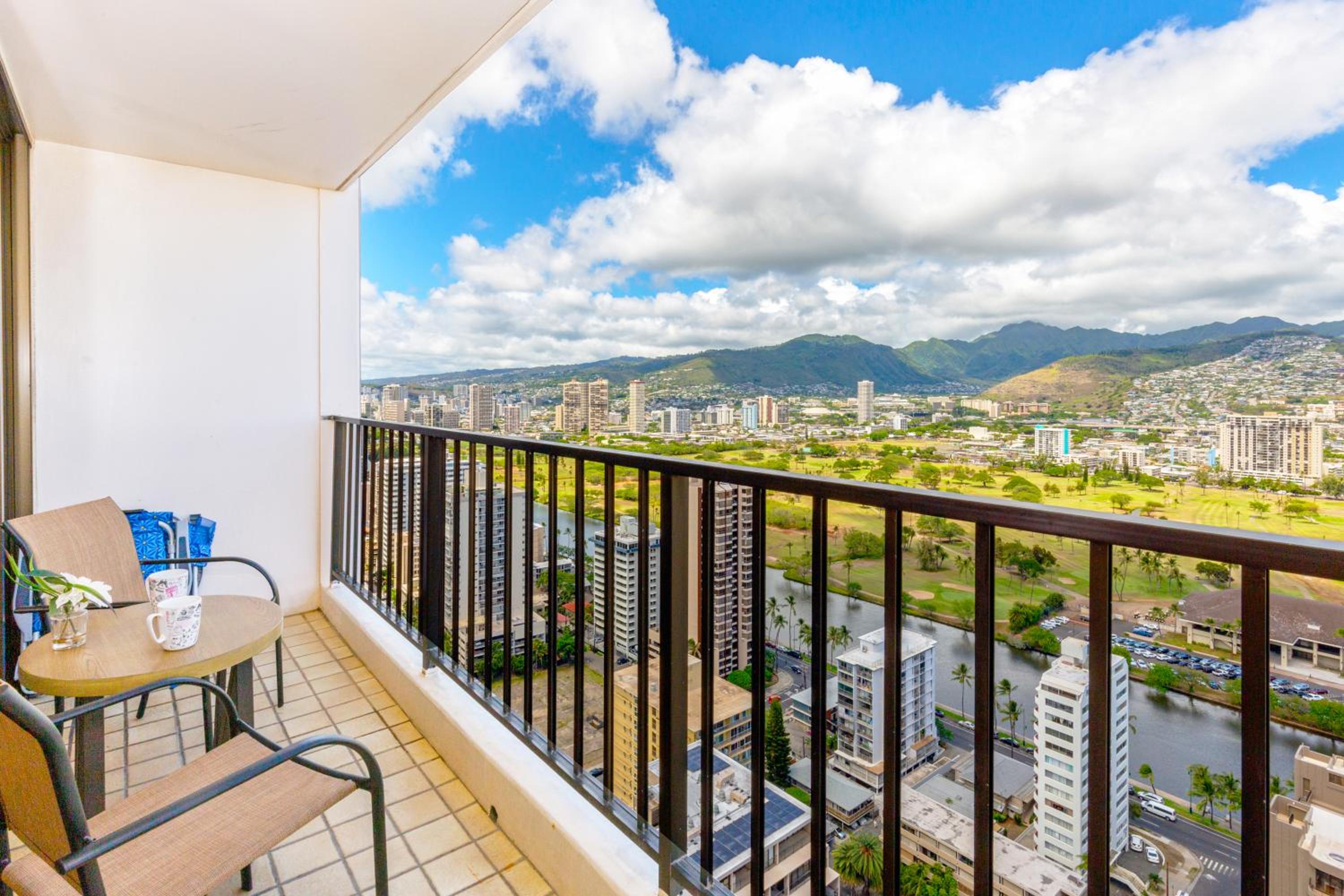 Panoramic Mountain View Condo with Free Parking!: One-Bedroom Apartment photo
