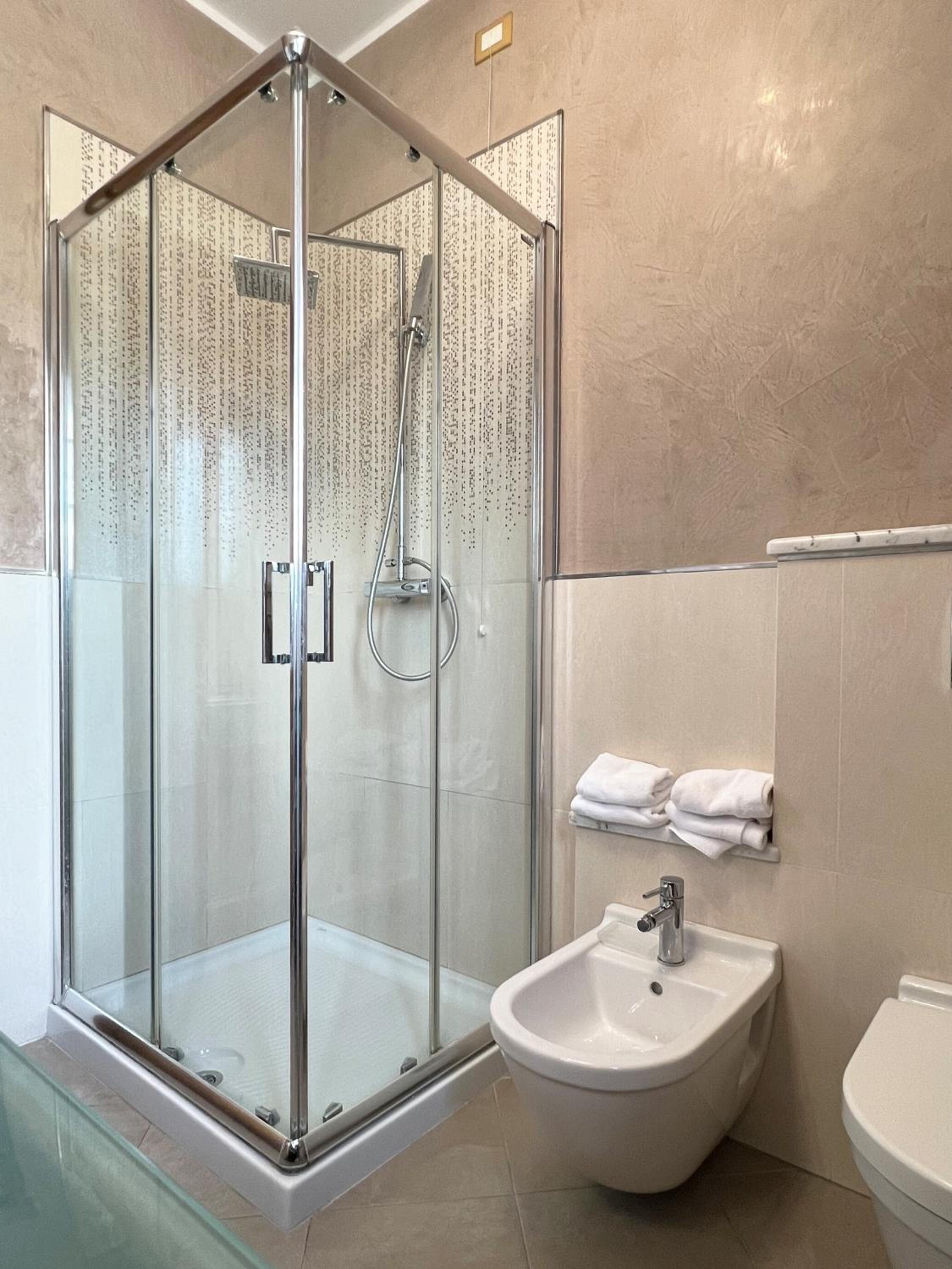 Two-Bedroom Suite - Photo 6