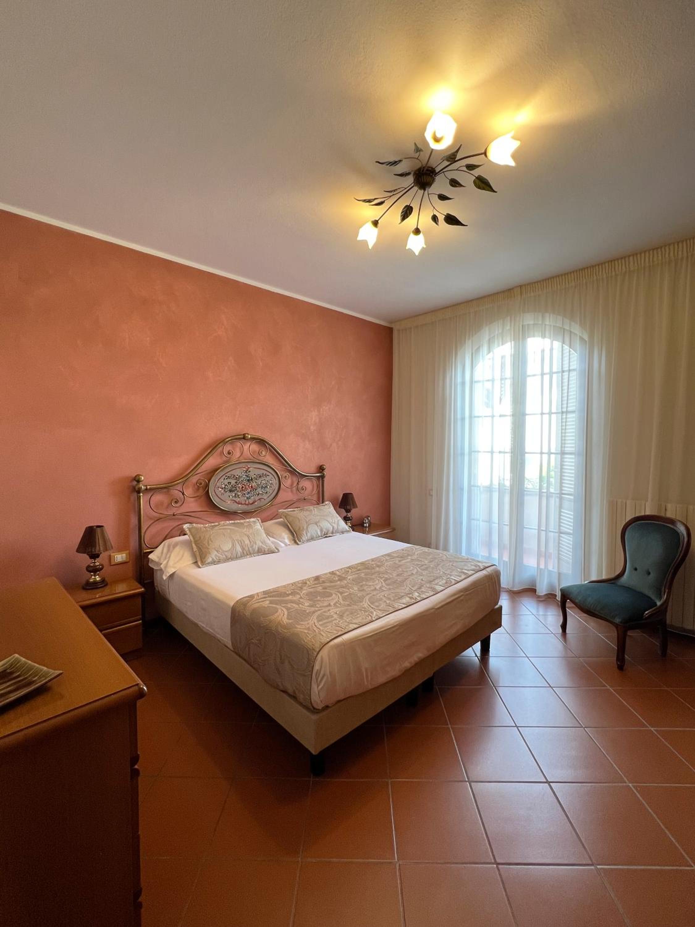 Two-Bedroom Suite - Photo 4