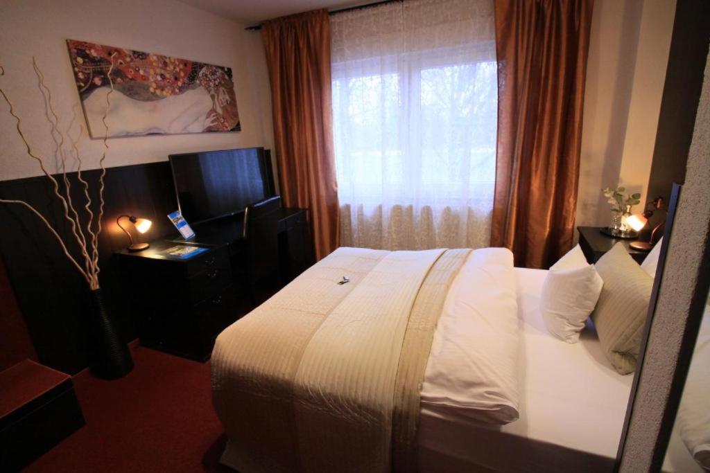 Large Double Room photo 3