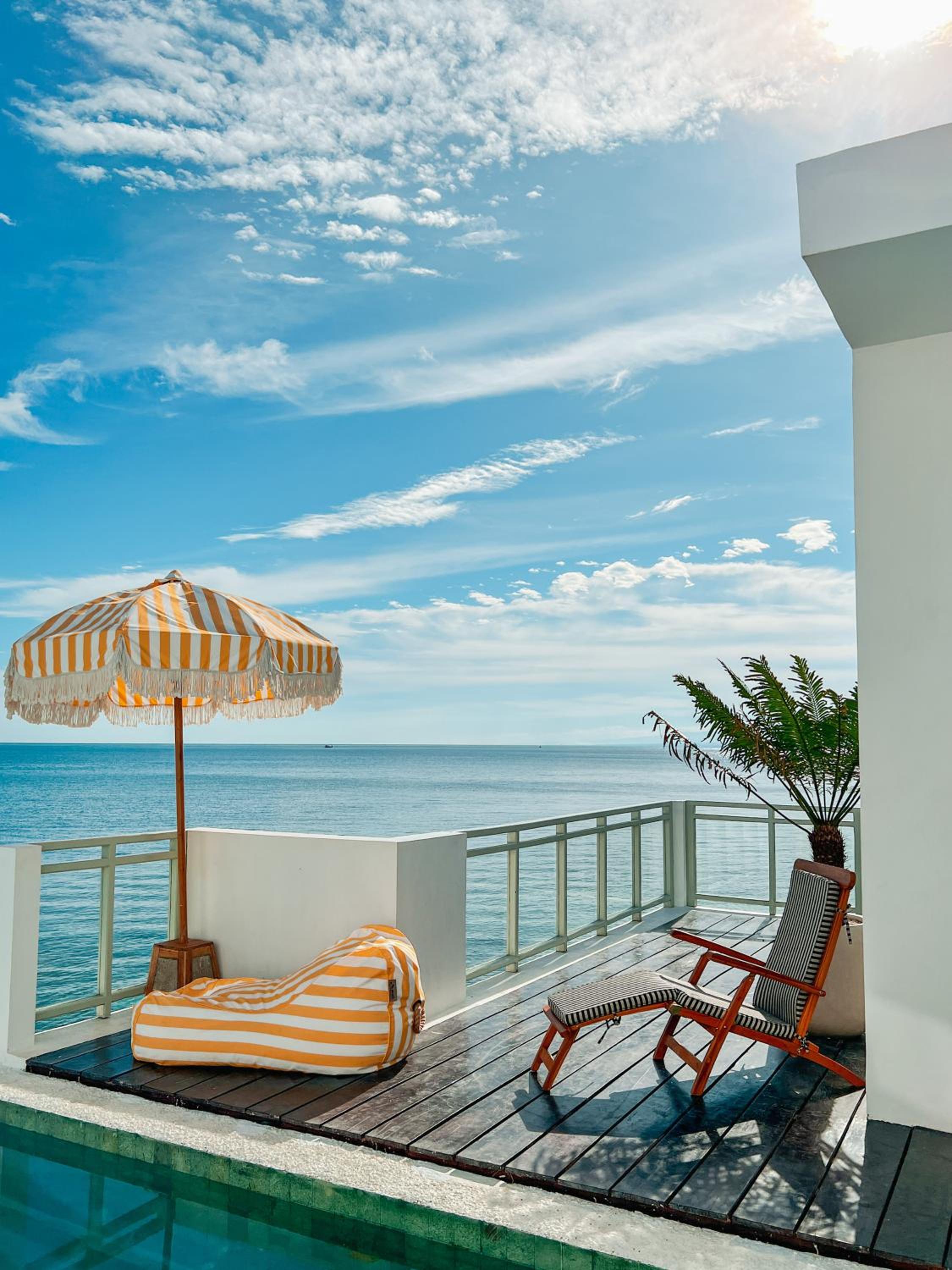 Deluxe Double Room with Balcony and Sea View - Photo 13