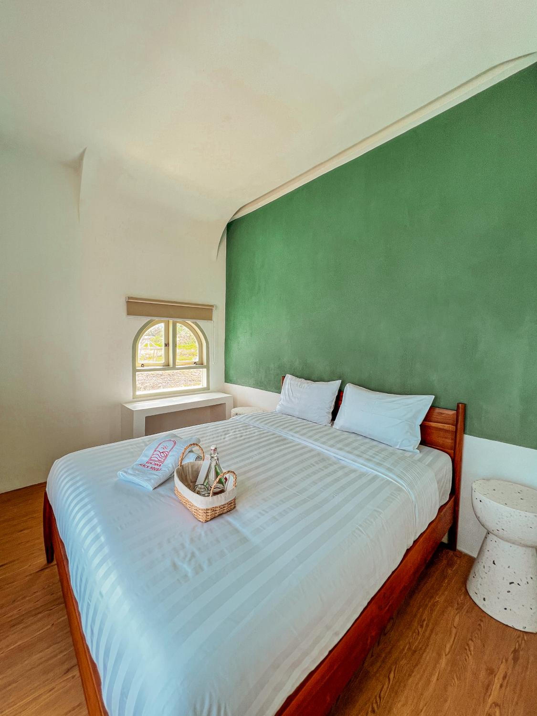 Deluxe Double Room with Balcony and Sea View - Photo 17