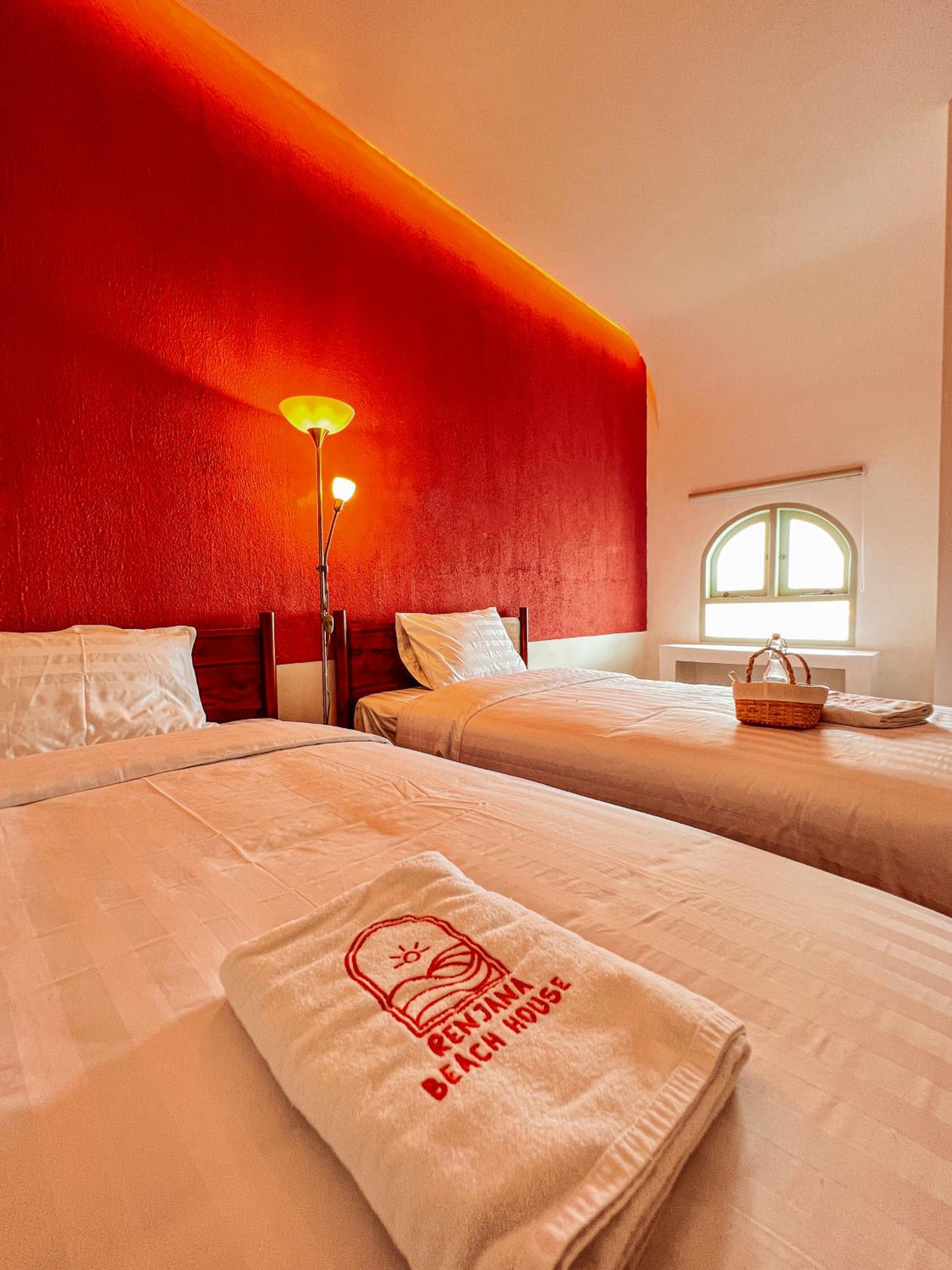 Standard Twin Room with Sea View - Photo 6