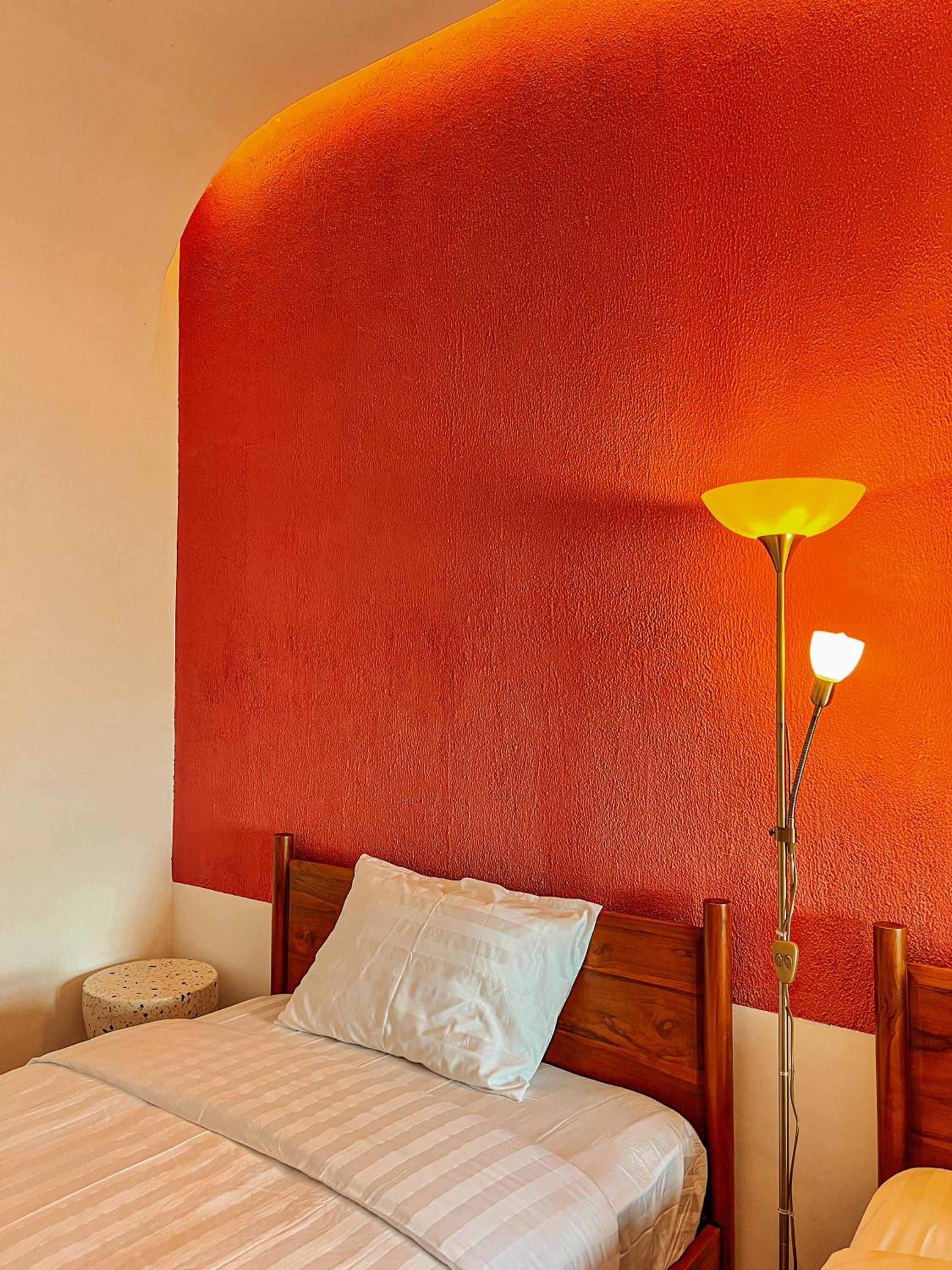Standard Twin Room with Sea View - Photo 8