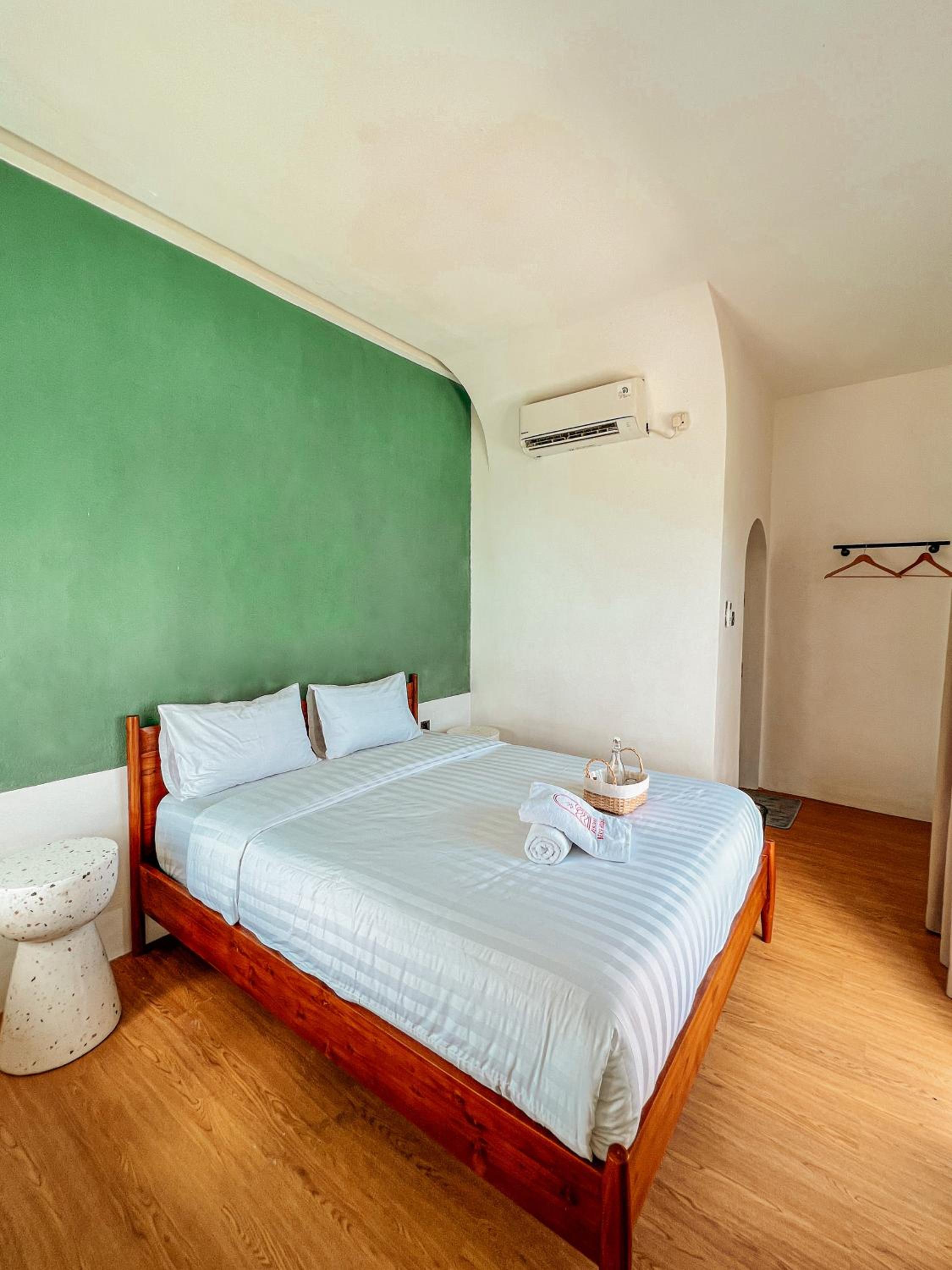 Deluxe Double Room with Balcony and Sea View - Photo 18
