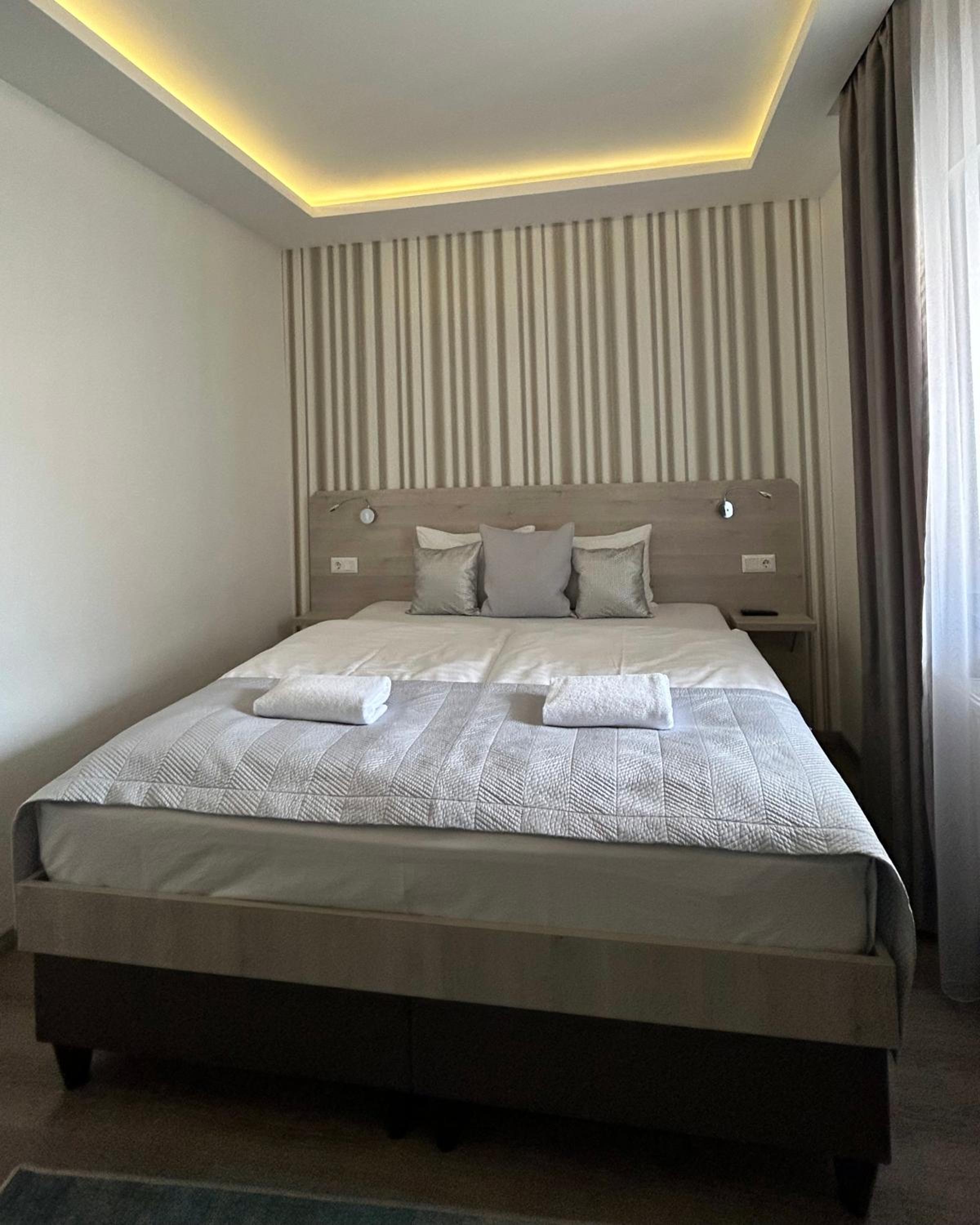 Superior Suite - Photo 10