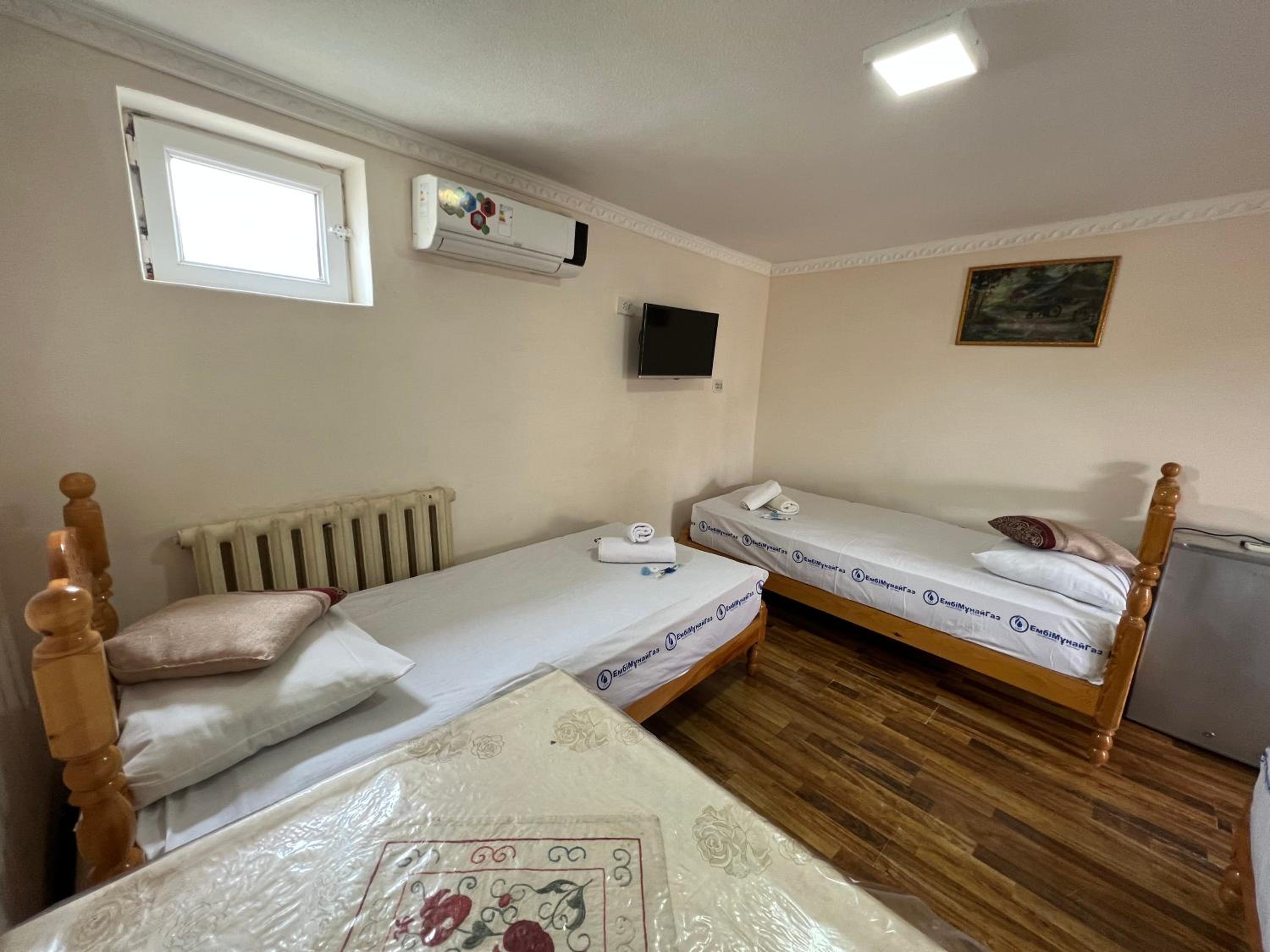 Quadruple Room with Private Bathroom photo 2