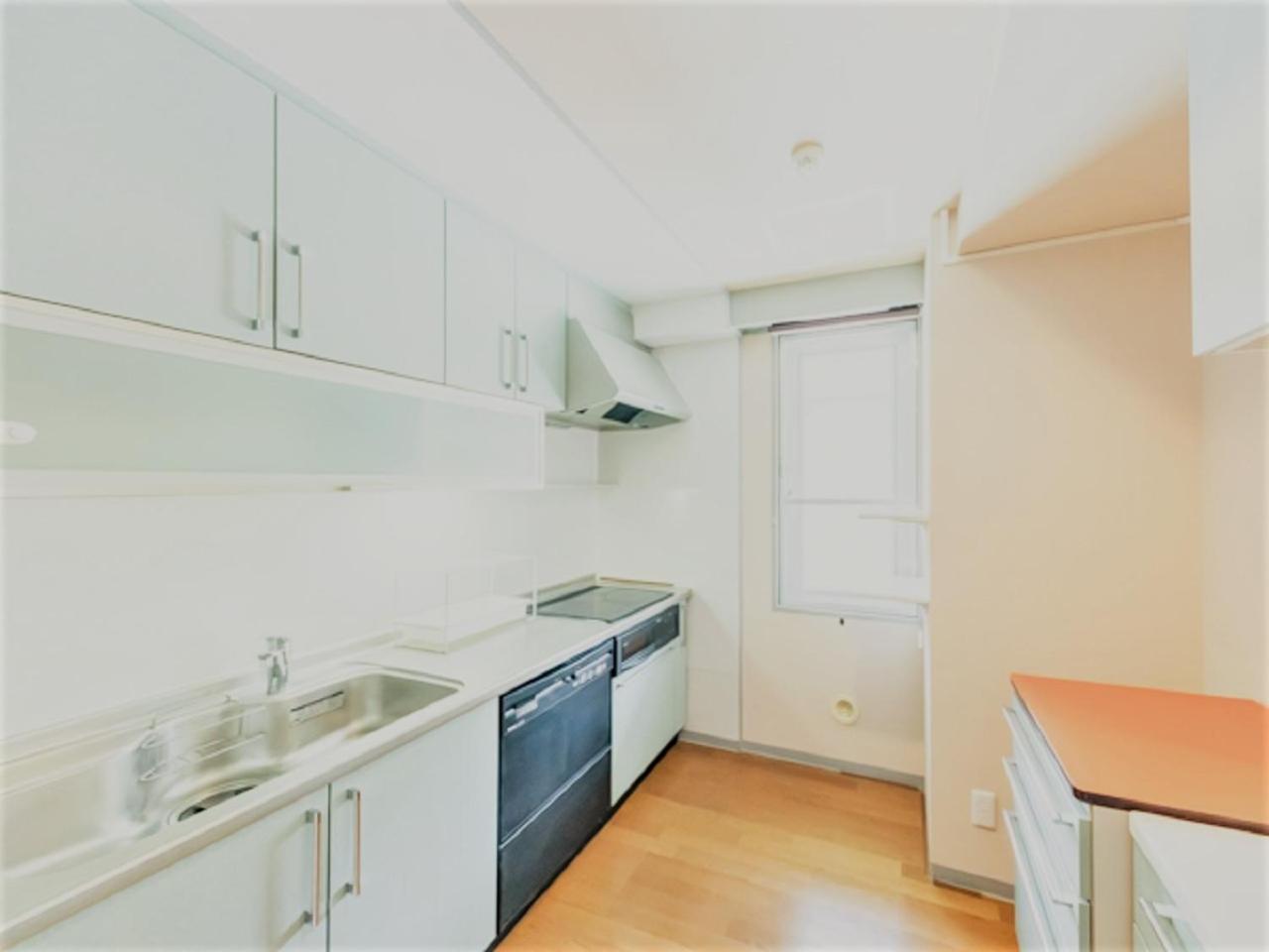 Executive Suite - Photo 5