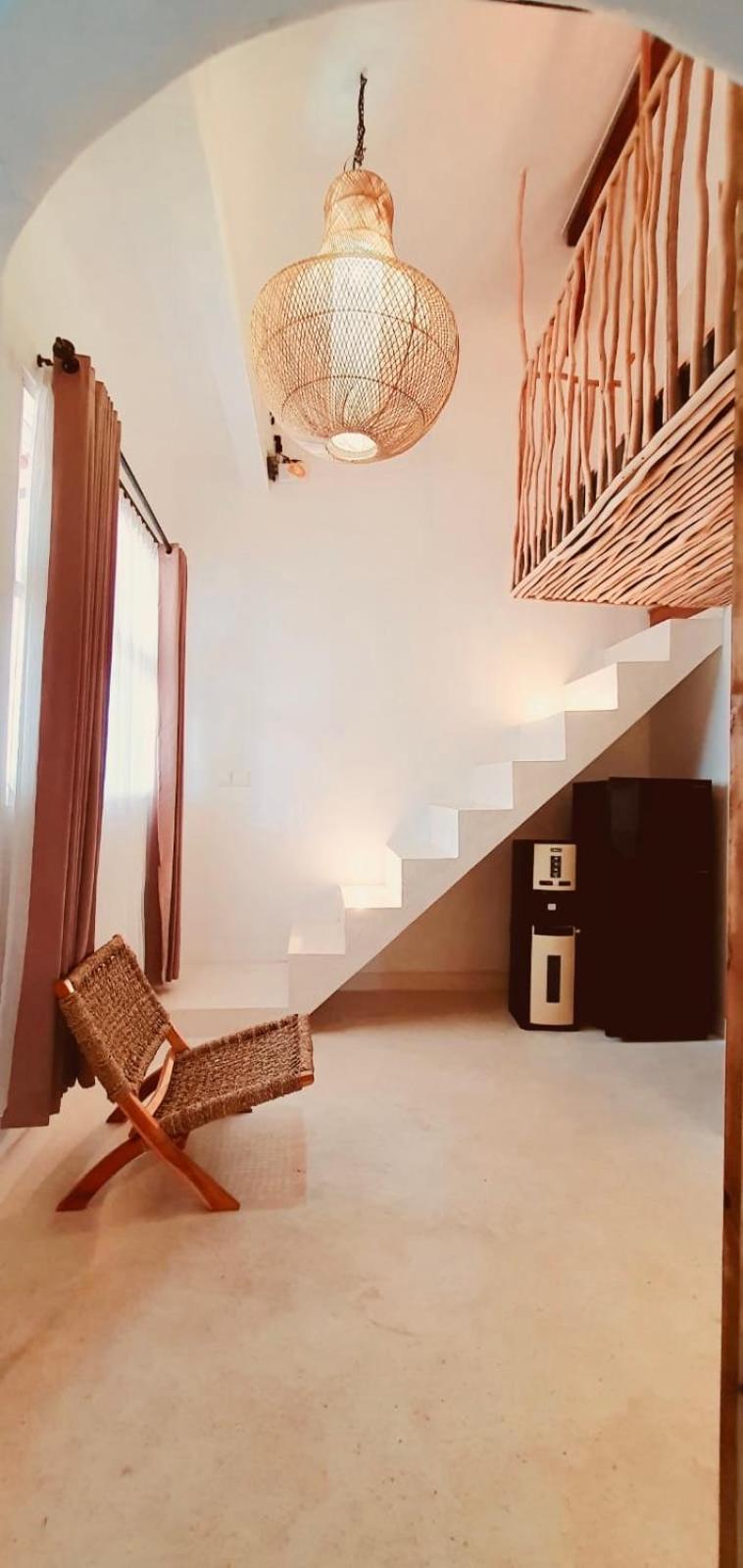 Deluxe King Suite - Photo 8