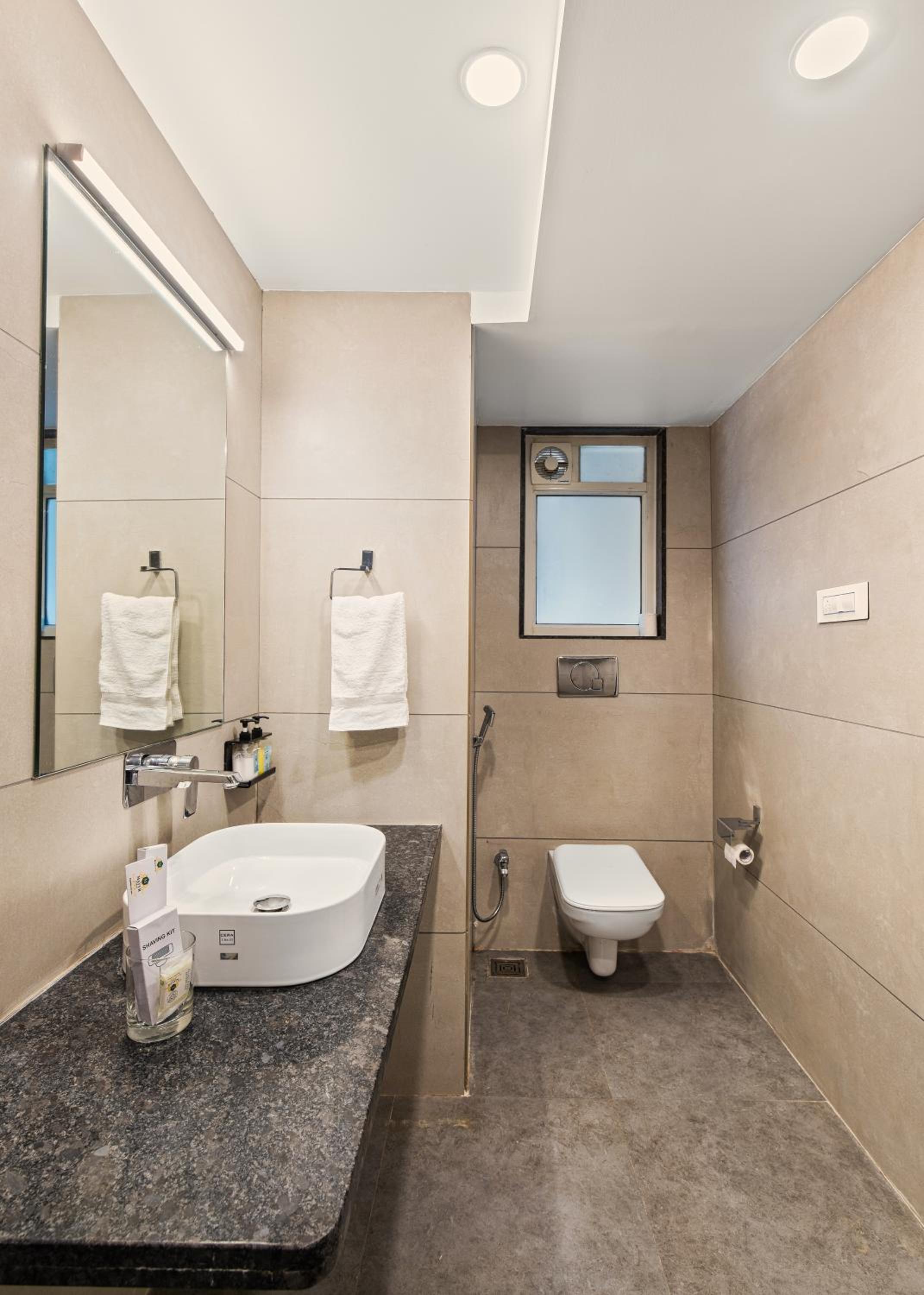 Royal Deluxe With Bathtub - Photo 3