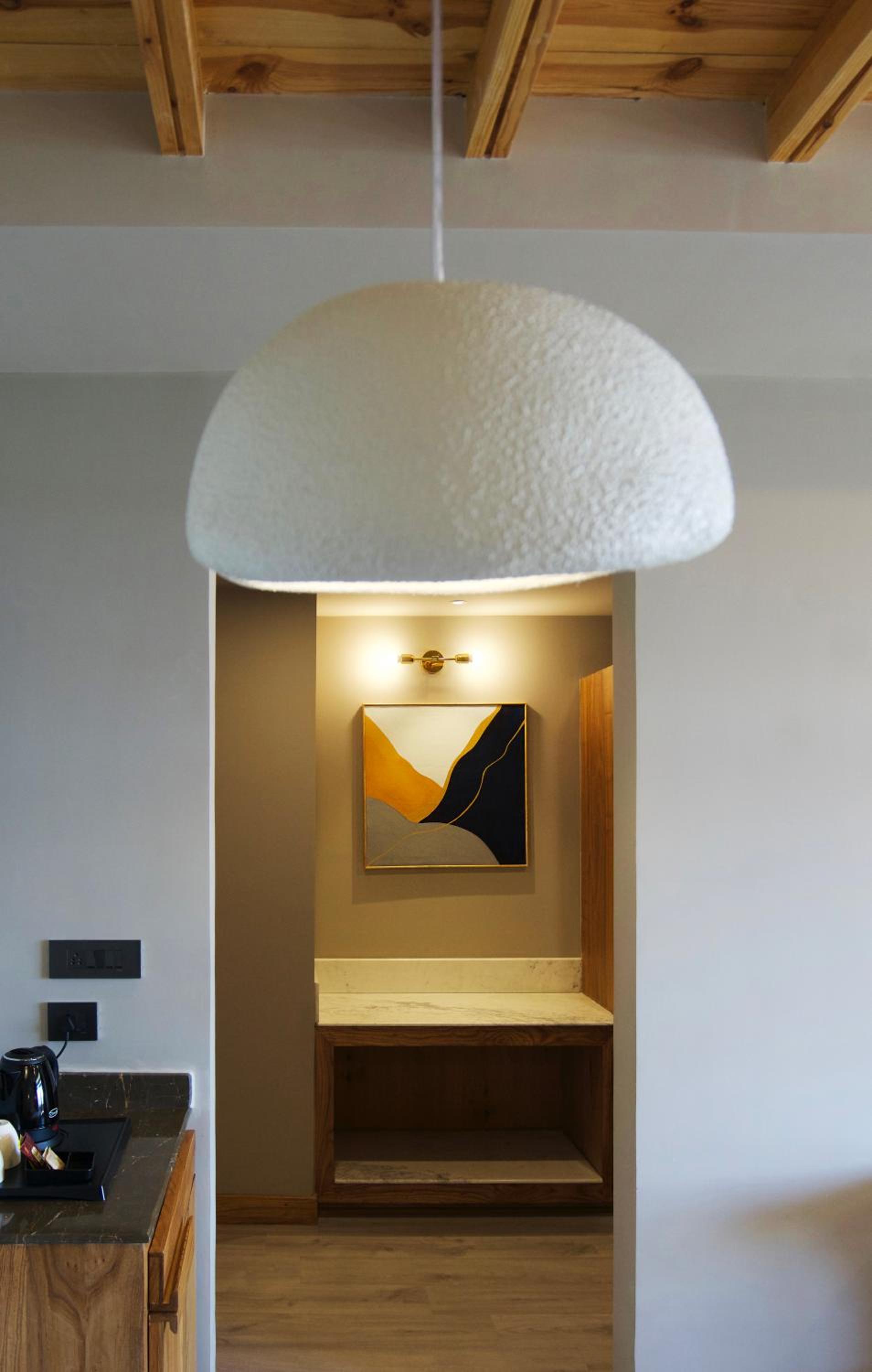 King Room with Balcony - Photo 4