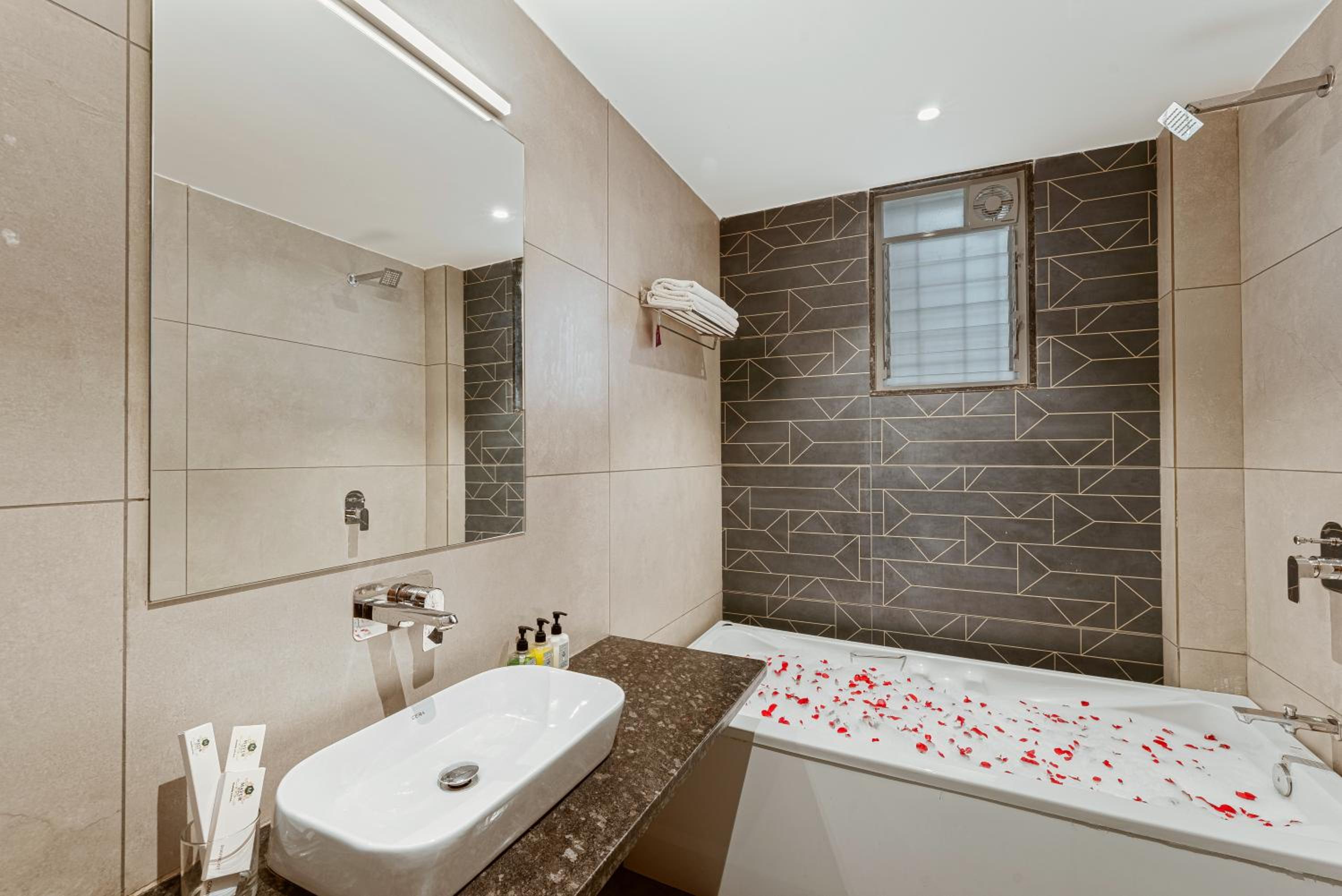 Suite Cottage With Jacuzzi - Photo 5