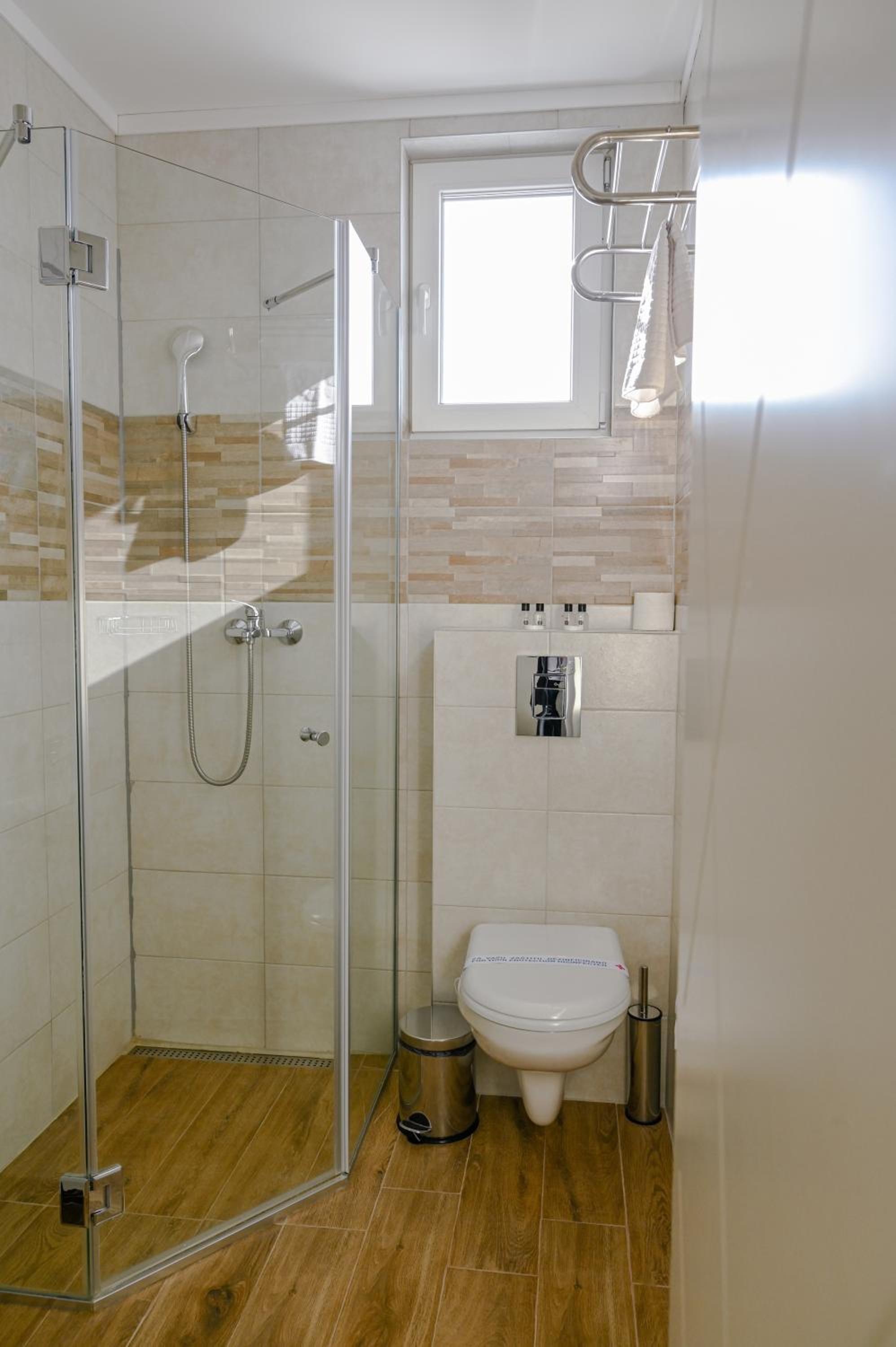 Double Room - Photo 11