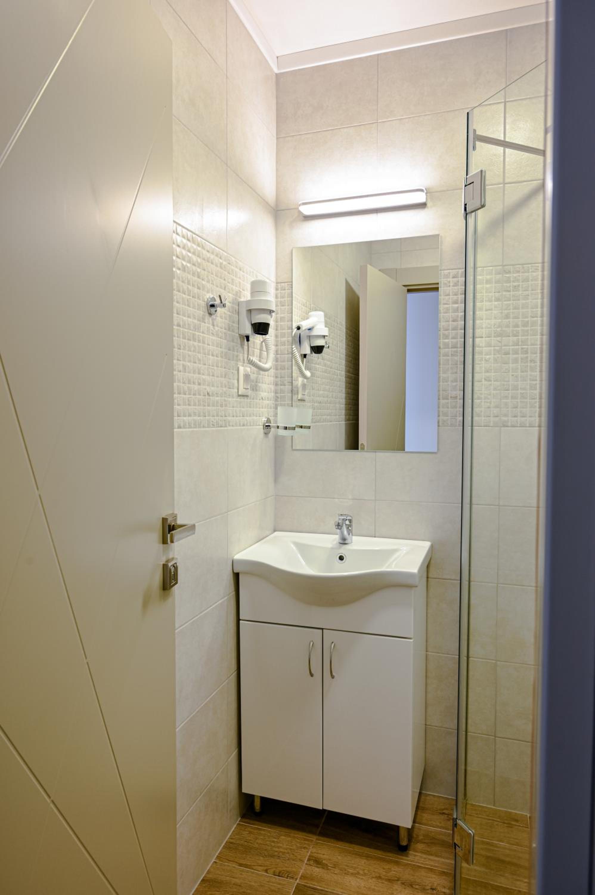 Double Room - Photo 12