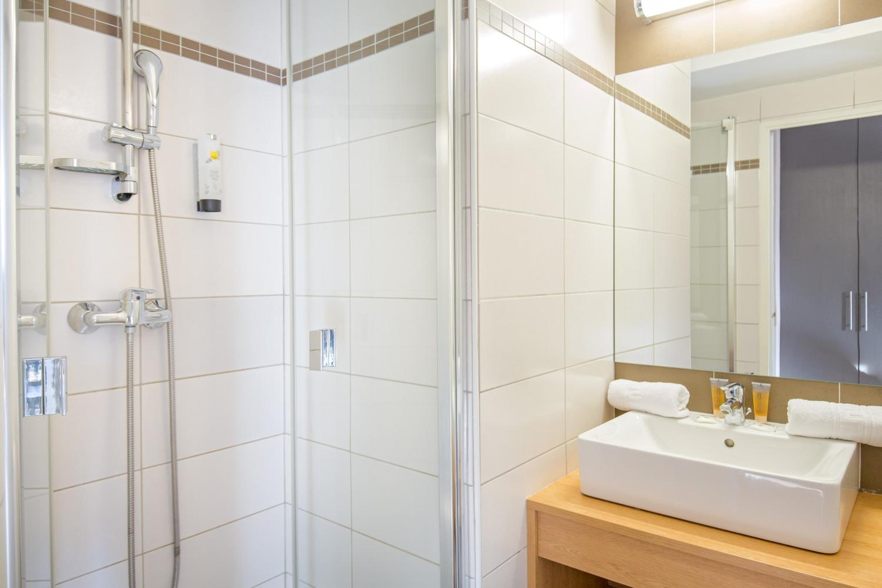 One-Bedroom Apartment (5 Adults) - Photo 29
