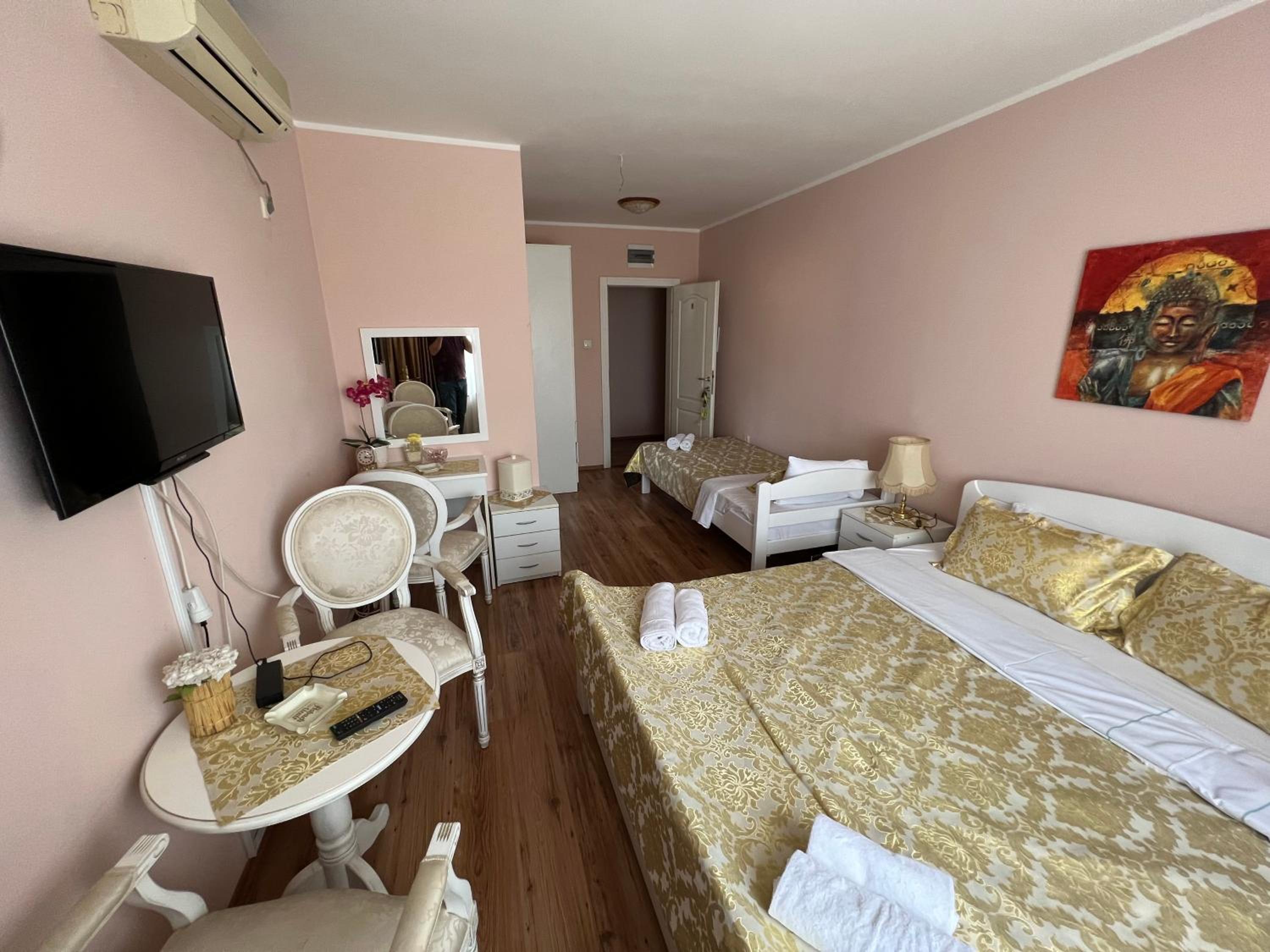 Deluxe Triple Room photo 1