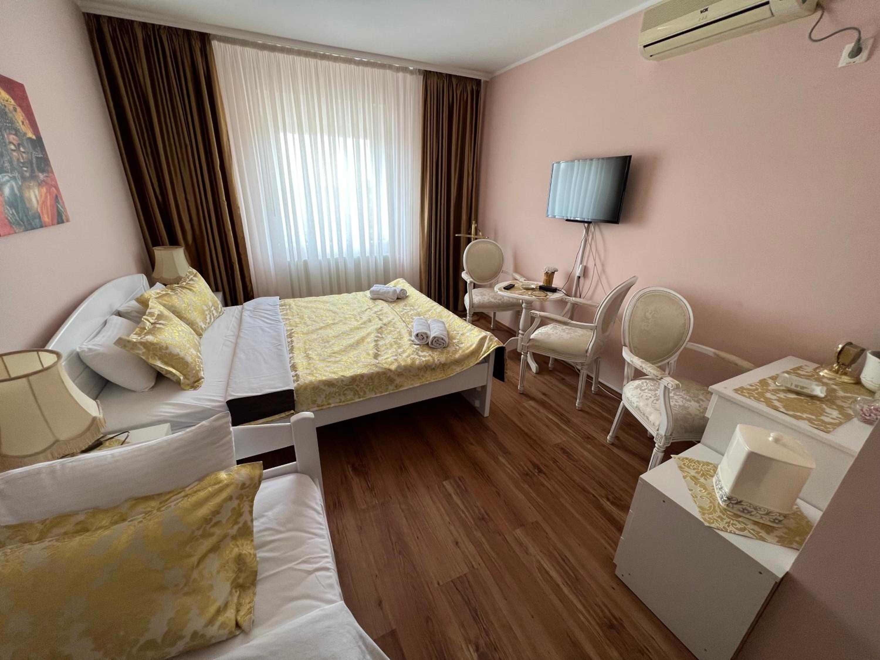 Deluxe Triple Room photo 2