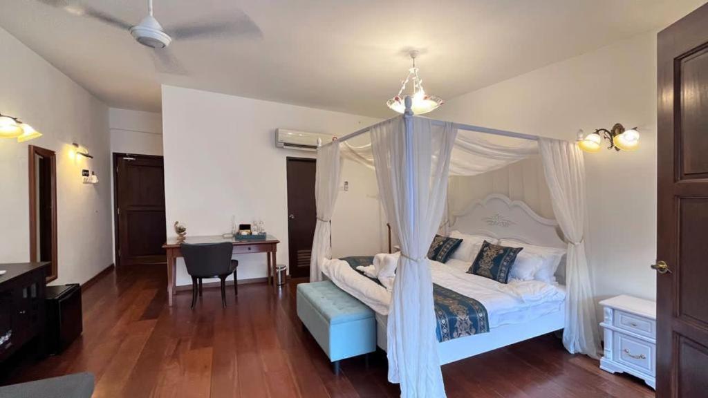 King Suite With Balcony